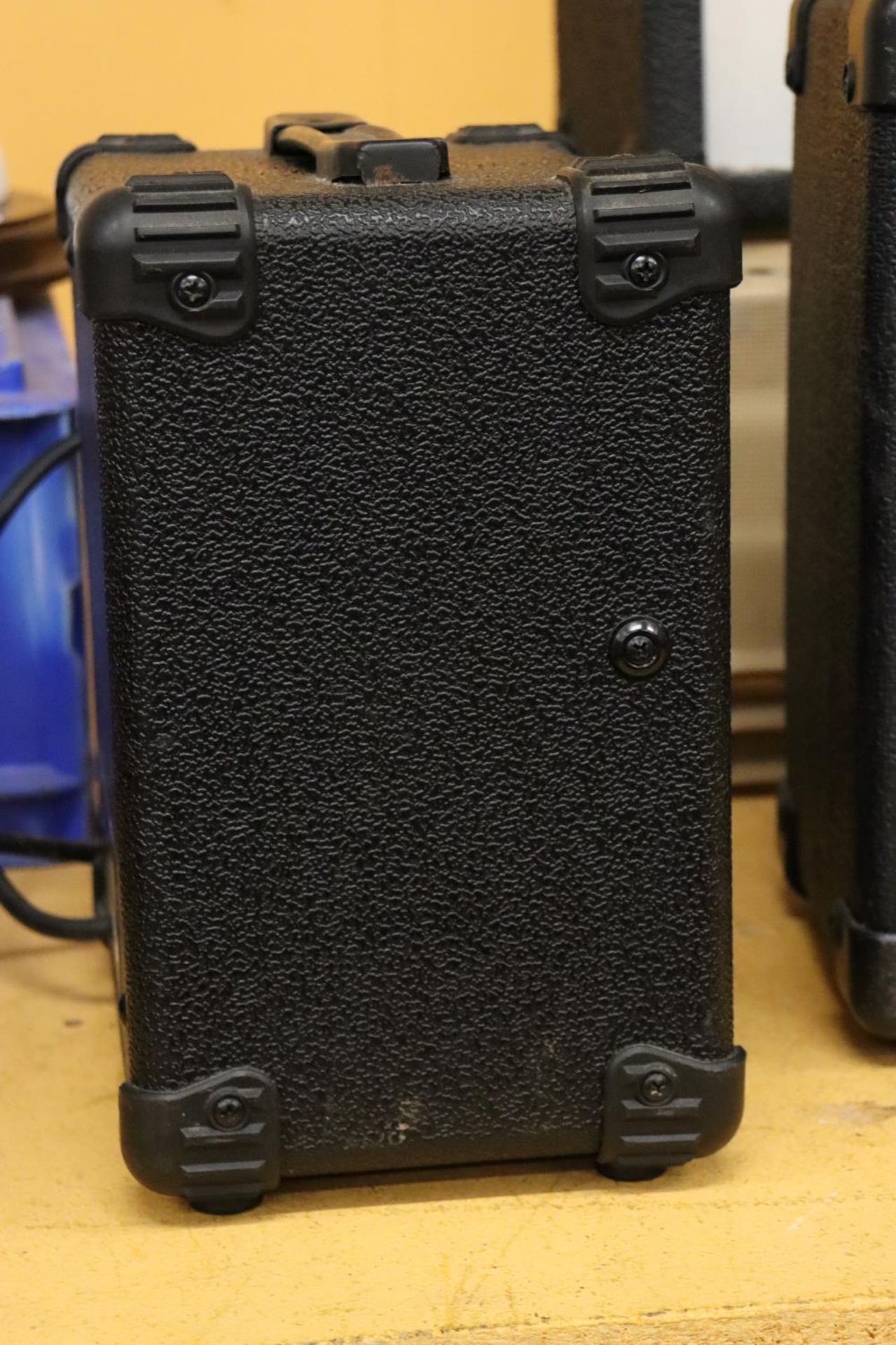 A SMALL BURSWOOD GUITAR AMPLIFIER - Image 4 of 5