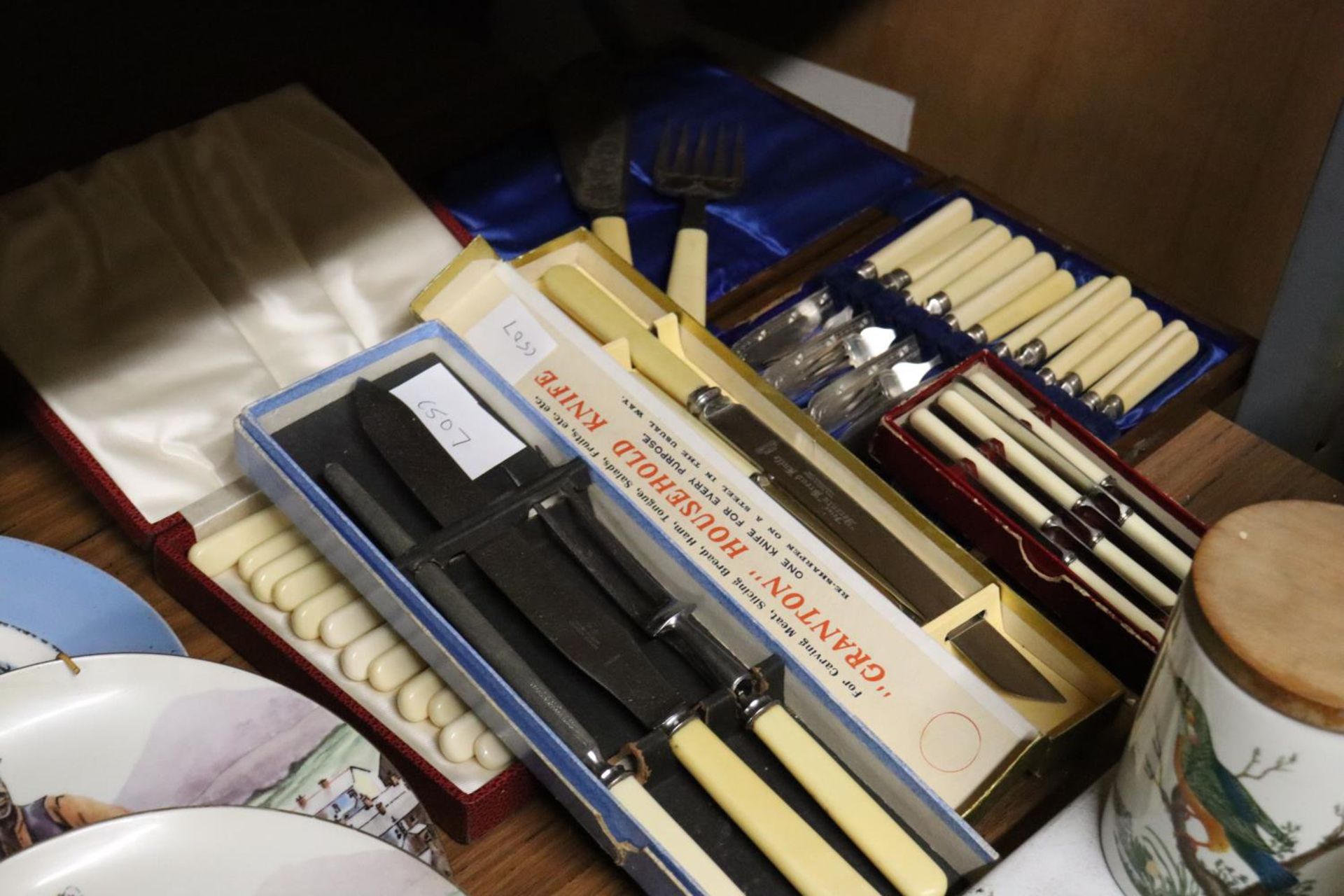 FIVE VINTAGE FLATWARE SETS, IN BOXES, TO INCLUDE CARVING SETS