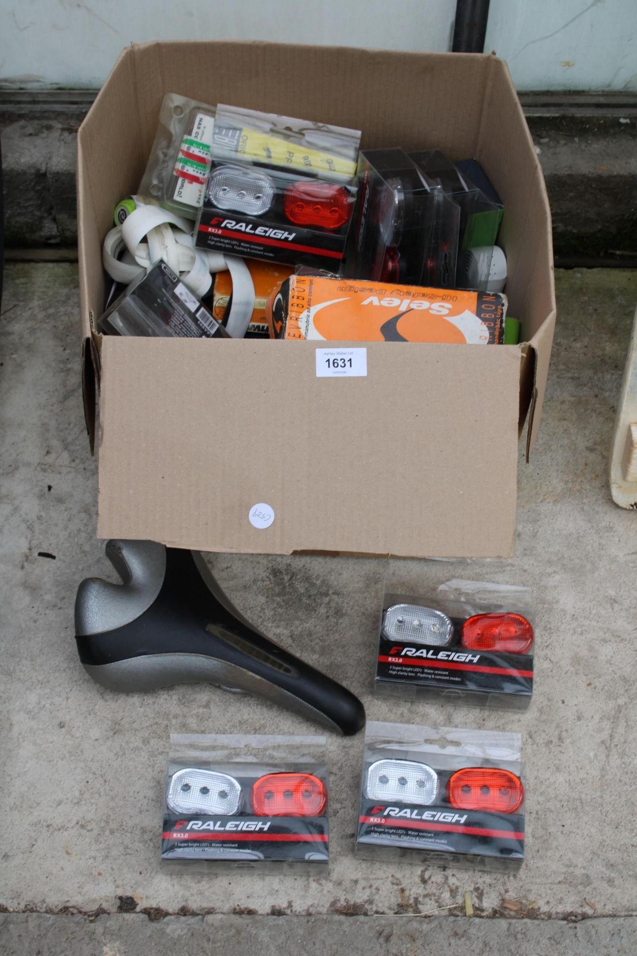 AN ASSORTMENT OF CYCLING SPARE PARTS TO INCLUDE LIGHTS AND A SEAT ETC