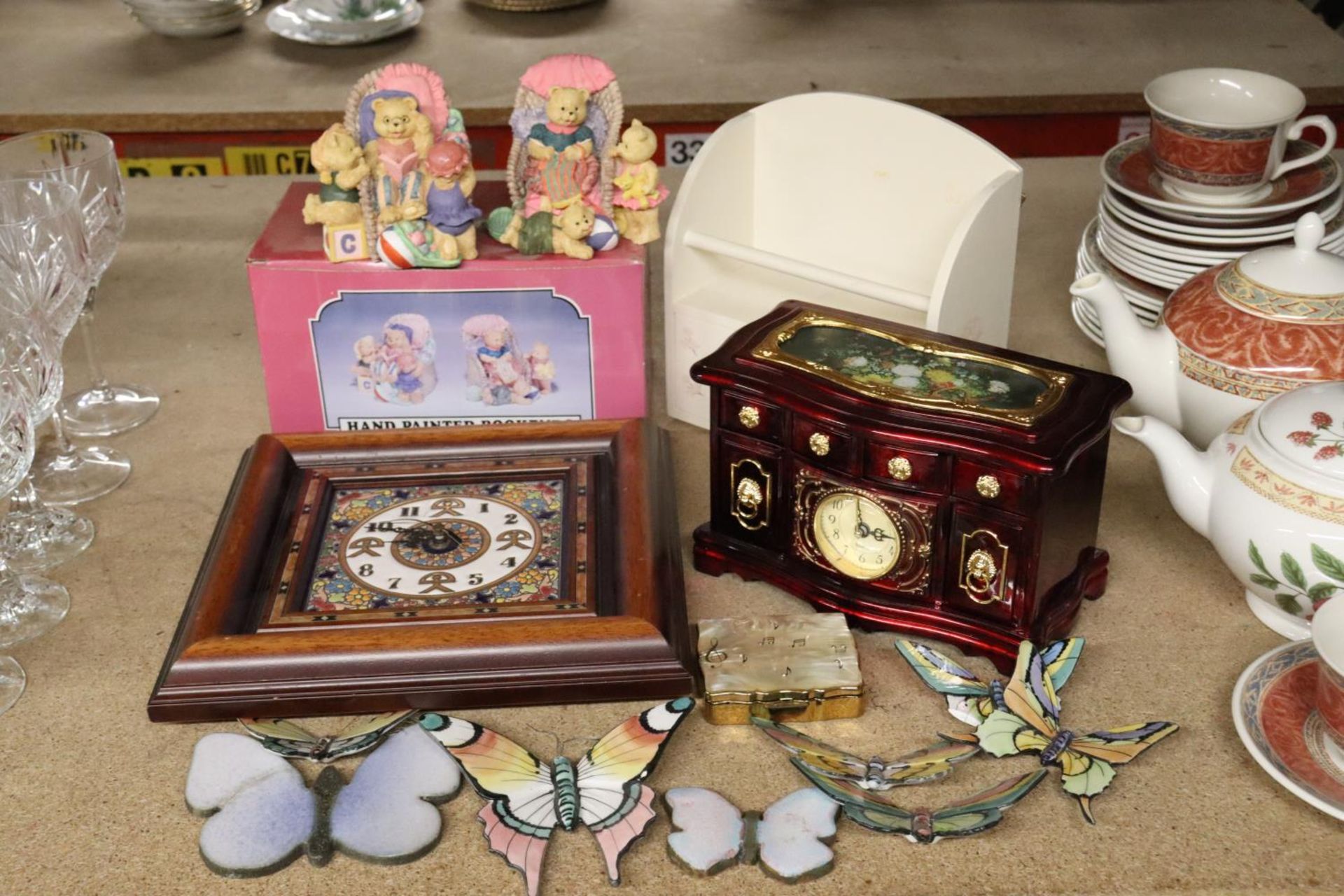 VARIOUS BVUTTERFLY CERAMICS, TWO CLOCKS TO INCLUDE A SMALL DRESSING TABLE VARIATION AND TWO