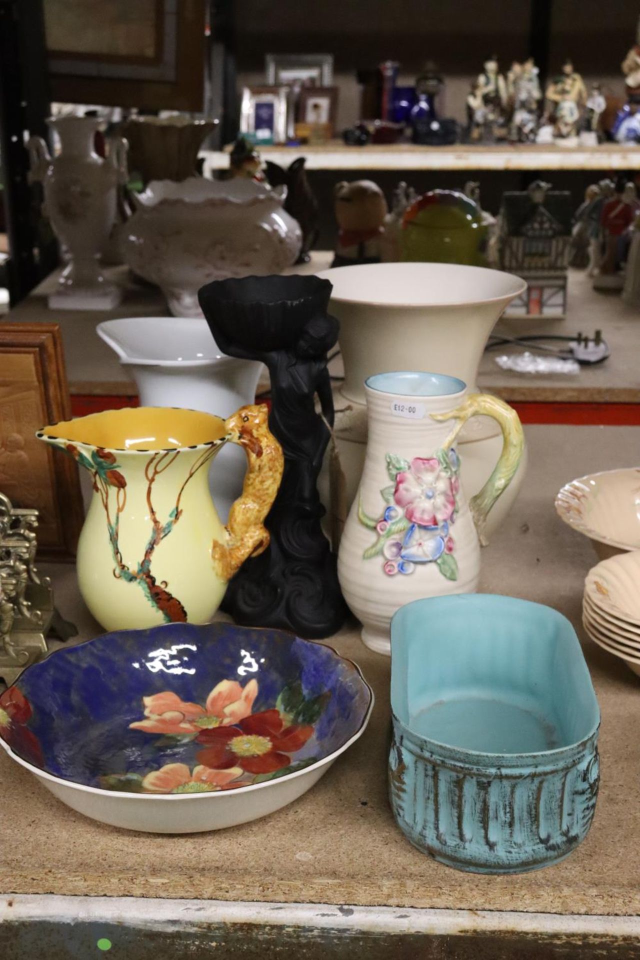 VARIOUS CERAMICS TO INCLUDE A ROYAL DOULTON BOWL AND A BURLEIGHWARE JUG ETC