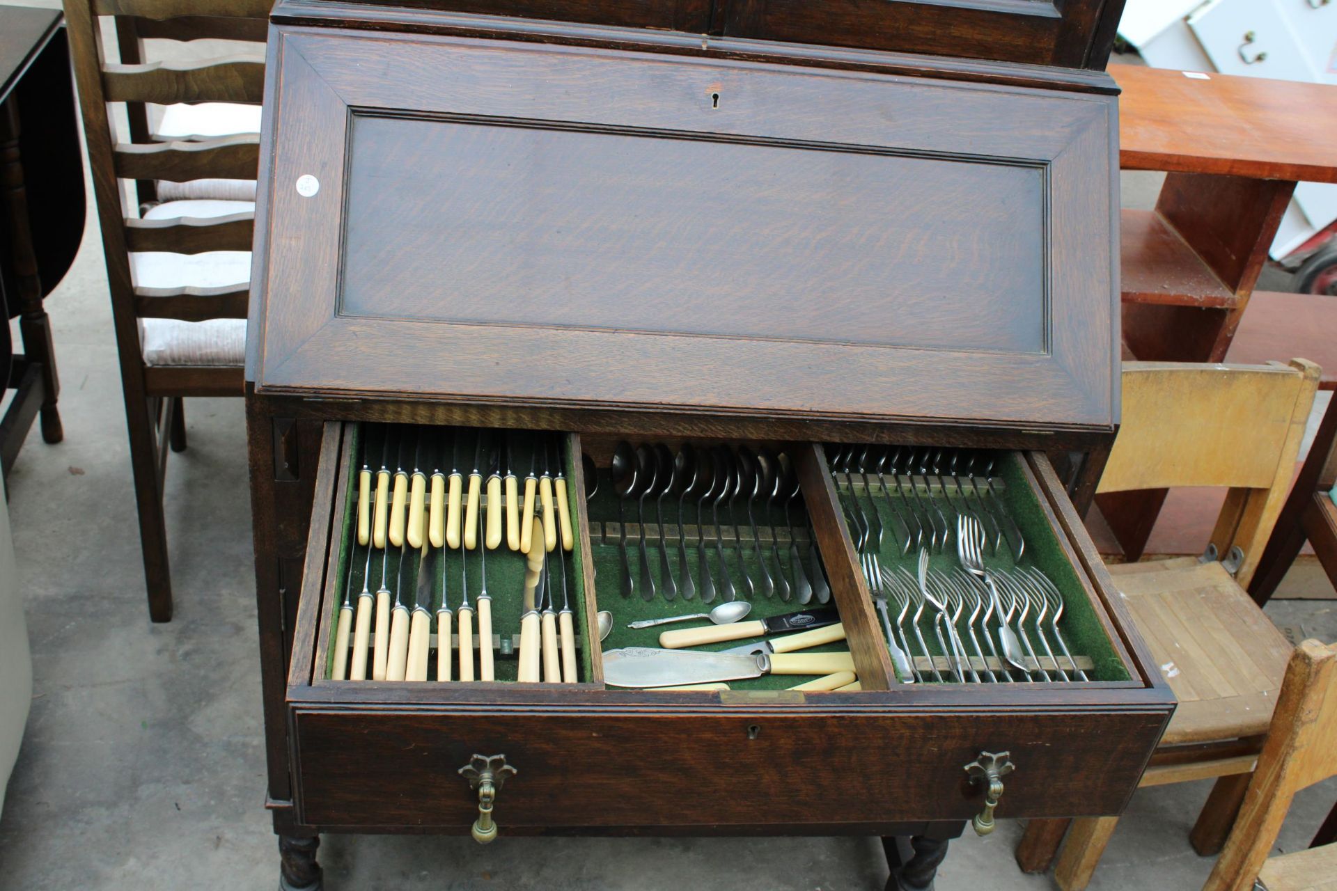AN EARLY 20TH CENTURY OAK BUREAU BOOKCASE WITH GLAZED AND LEADED UPPER PORTION ENCLOSING CUTLERY - Image 4 of 7
