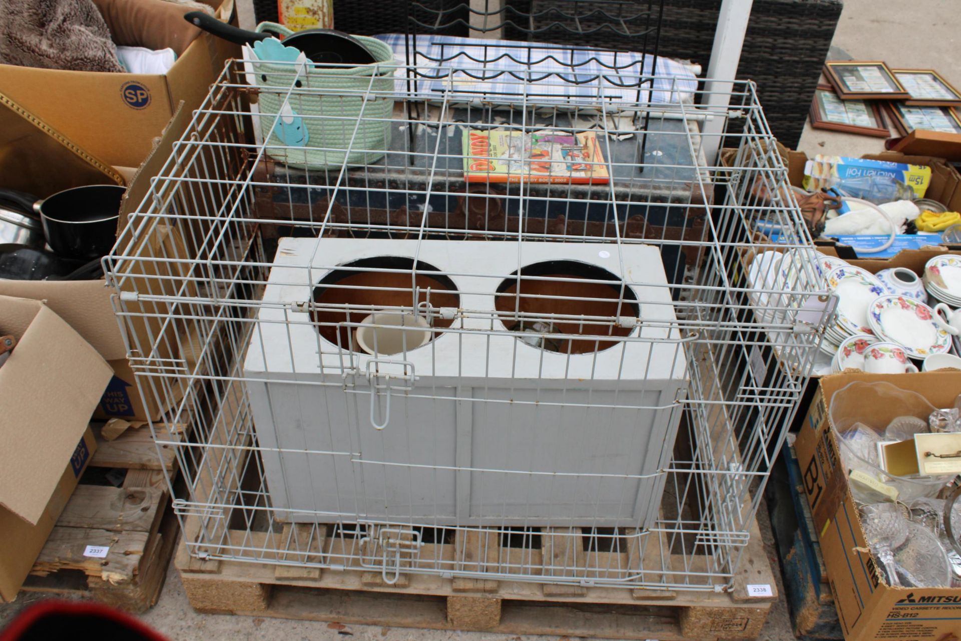 AN ASSORTMENT OF HOUSEHOLD CLEARANCE ITEMS - Image 2 of 4