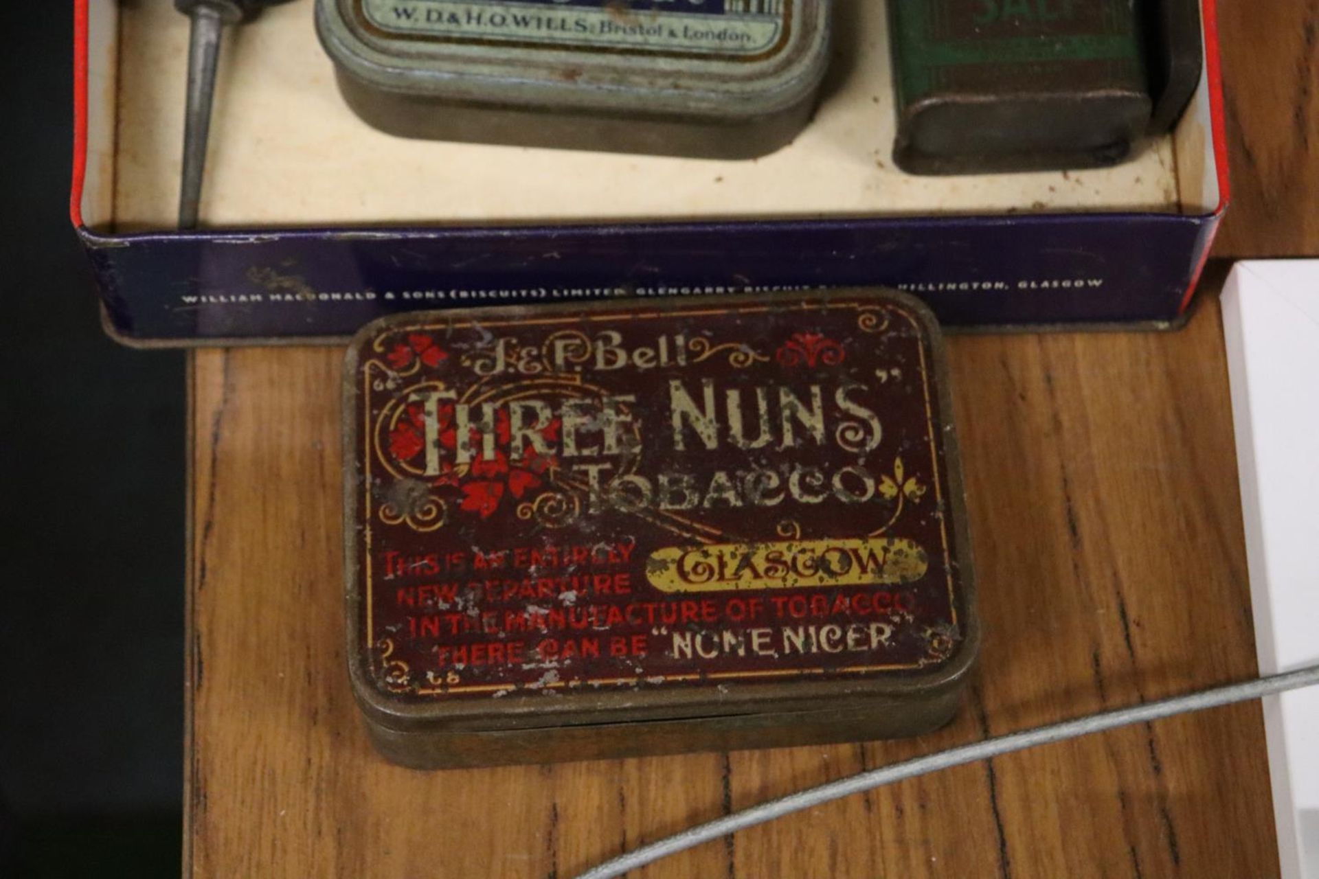 A SELECTION OF VINTAGE TINS PLUS AN OIL CAN - Image 3 of 4