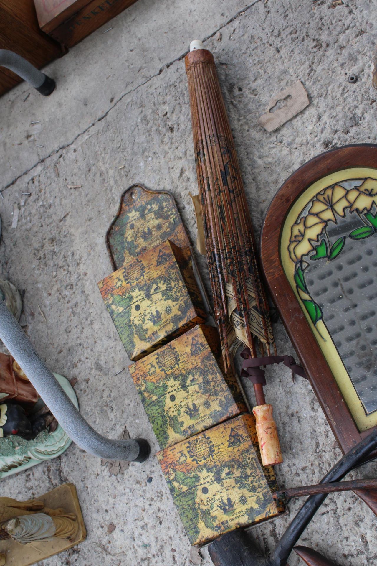 AN ASSORTMENT OF ITEMS TO INCLUDE A MIRROR, VINTAGE PARASOL AND A WOODEN FISH ETC - Image 2 of 3
