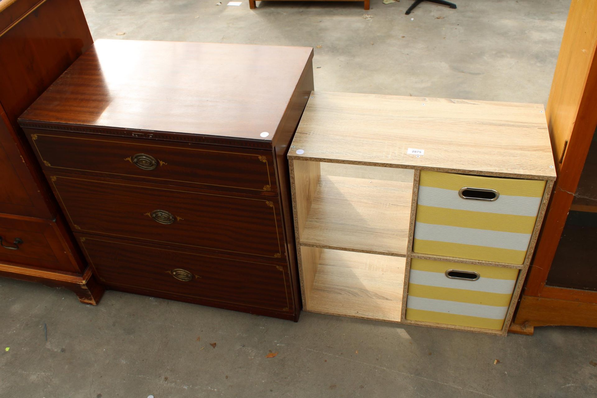 A MODERN MAHOGANY EFFECT PROGRAM CHEST OF THREE DRAWERS, 26" WIDE