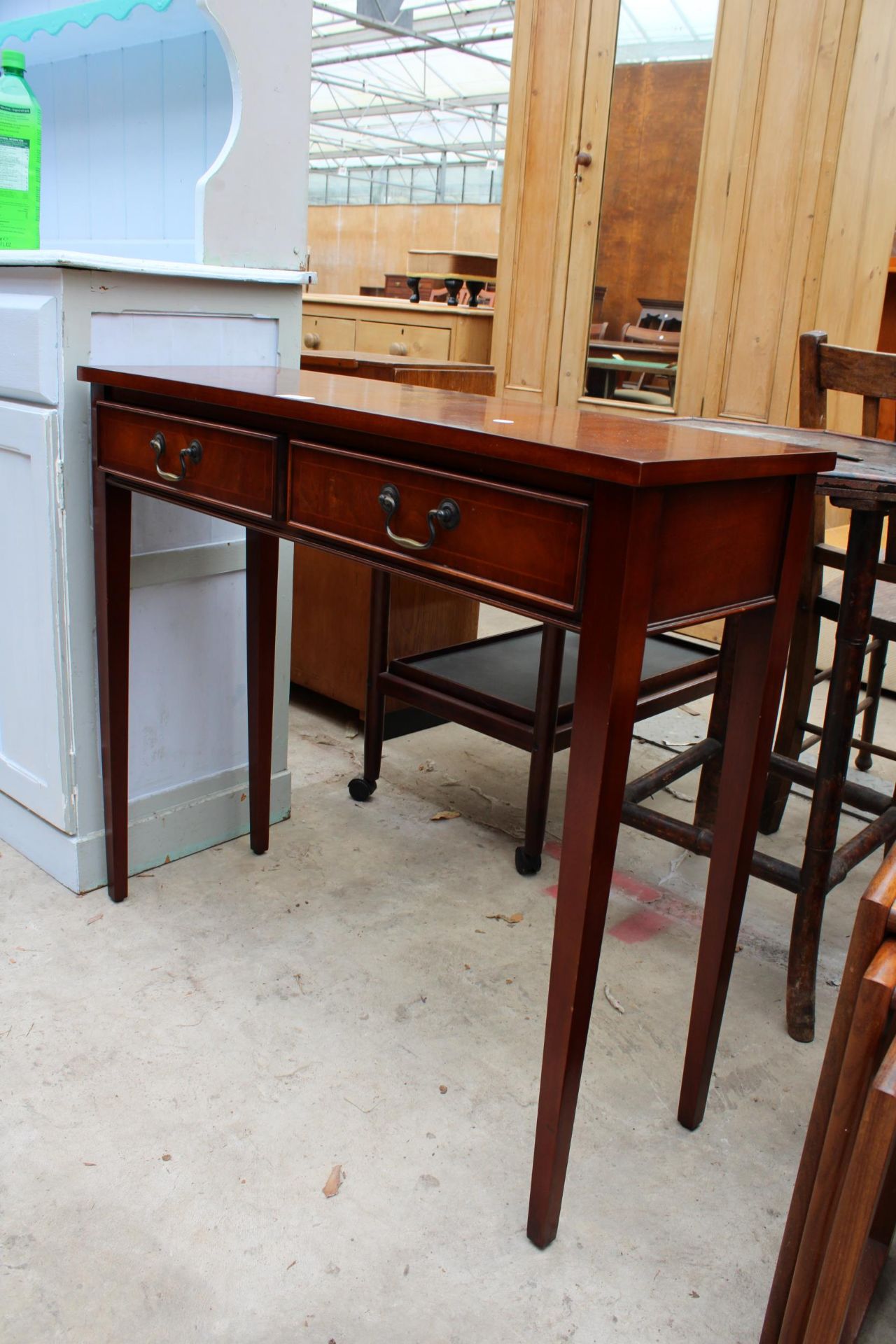 A MAHOGANY AND CROSSBANDED SIDE TABLE WITH TWO FRIEZE DRAWERS ON TAPERING LEGS 35" WIDE - Image 2 of 3