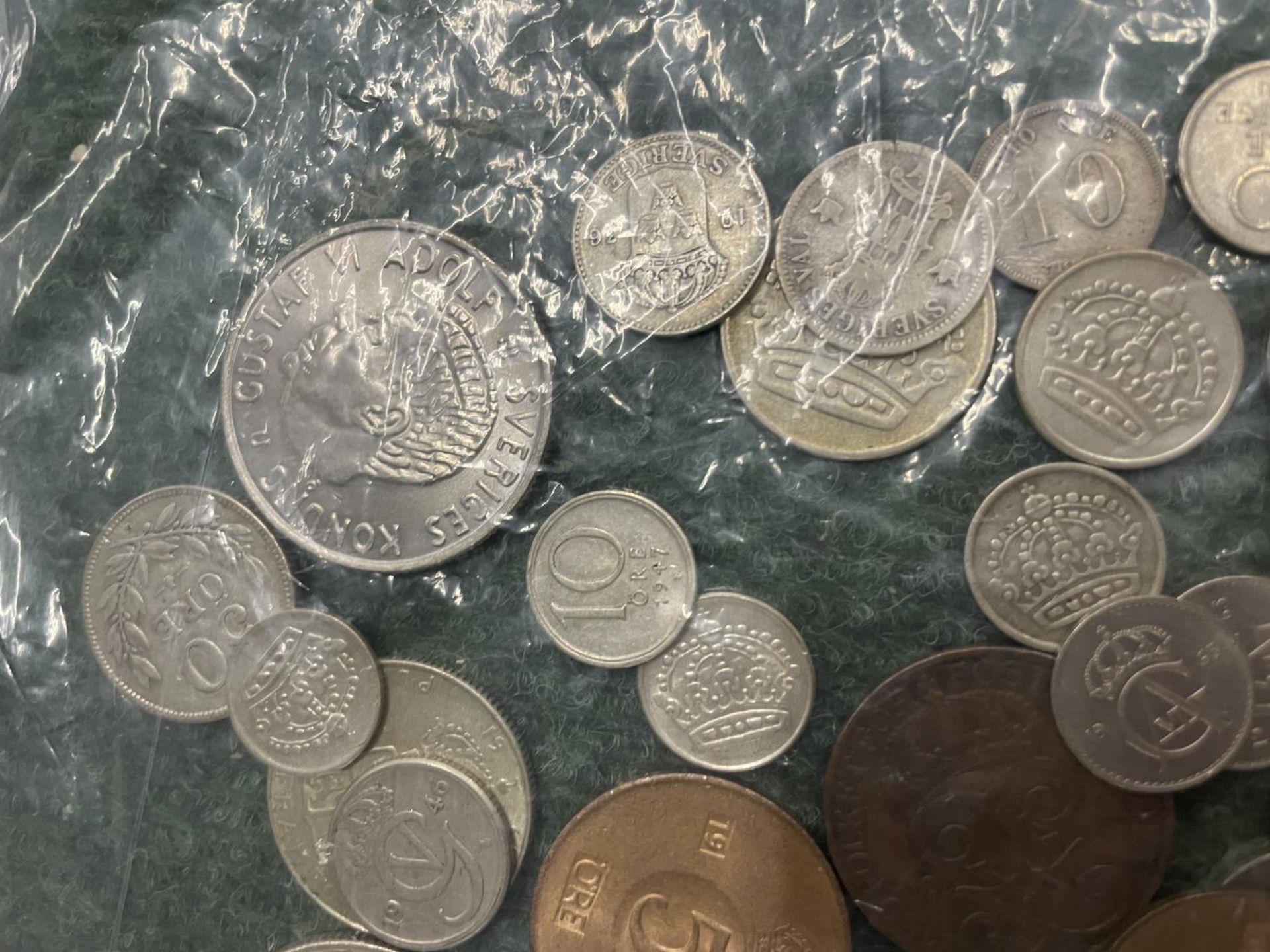 A LARGE QUANTITY OF SWEDISH COINS WITH BELIEVED SILVER CONTENT 75 GRAMS - Image 4 of 6