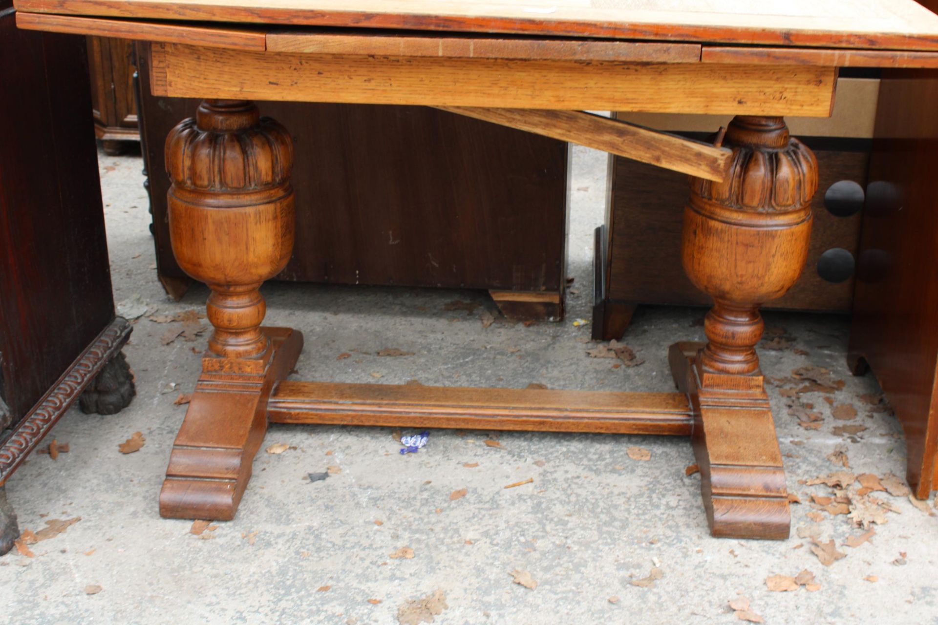 A EARLY 20TH CENTURY OK DRAW LEAF DINING TABLE ON TWIN BULBOUS LEGS, 44" X 30" - Image 2 of 2