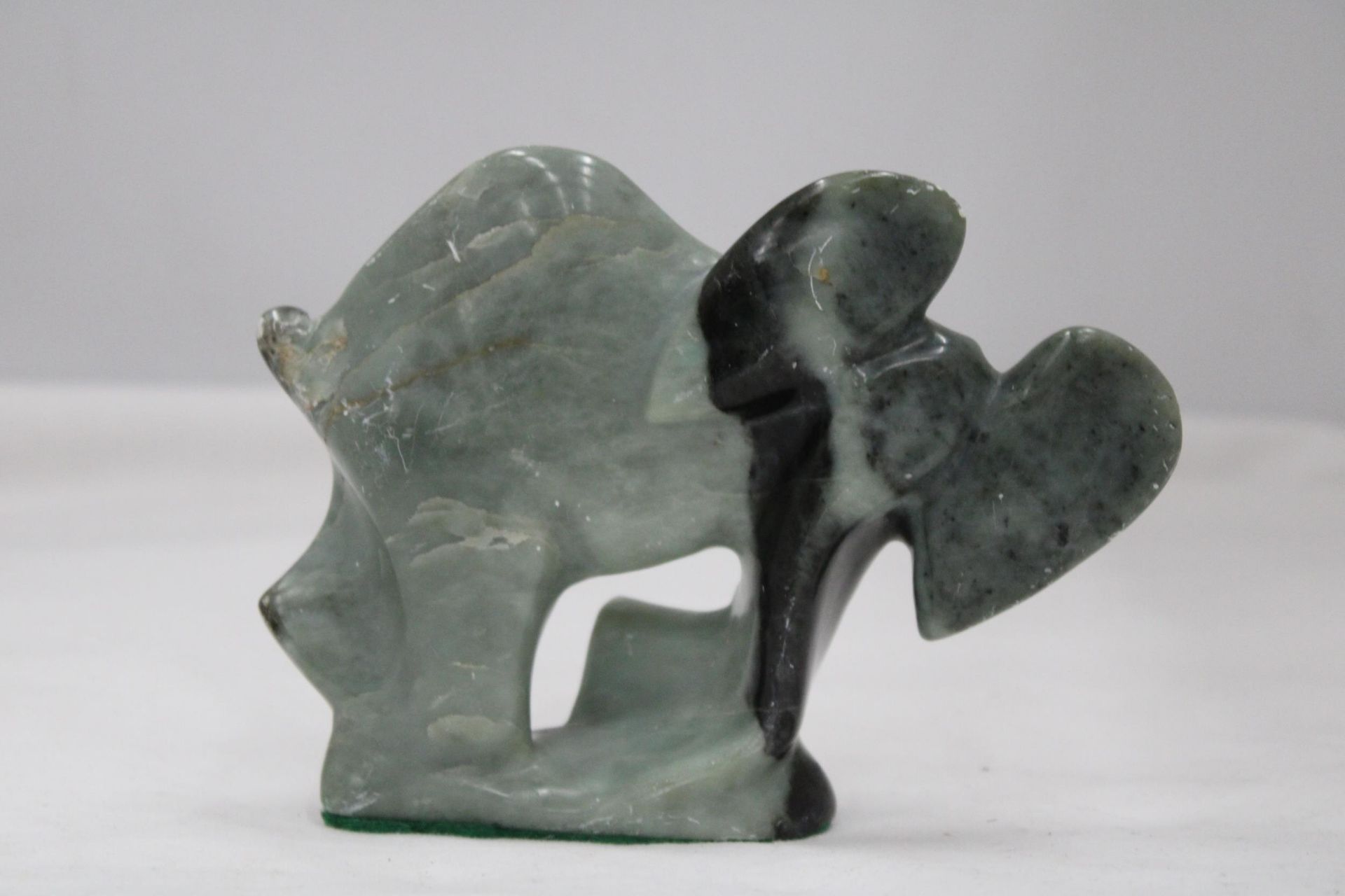 A JADE ELEPHANT, HEIGHT 11CM - Image 2 of 4