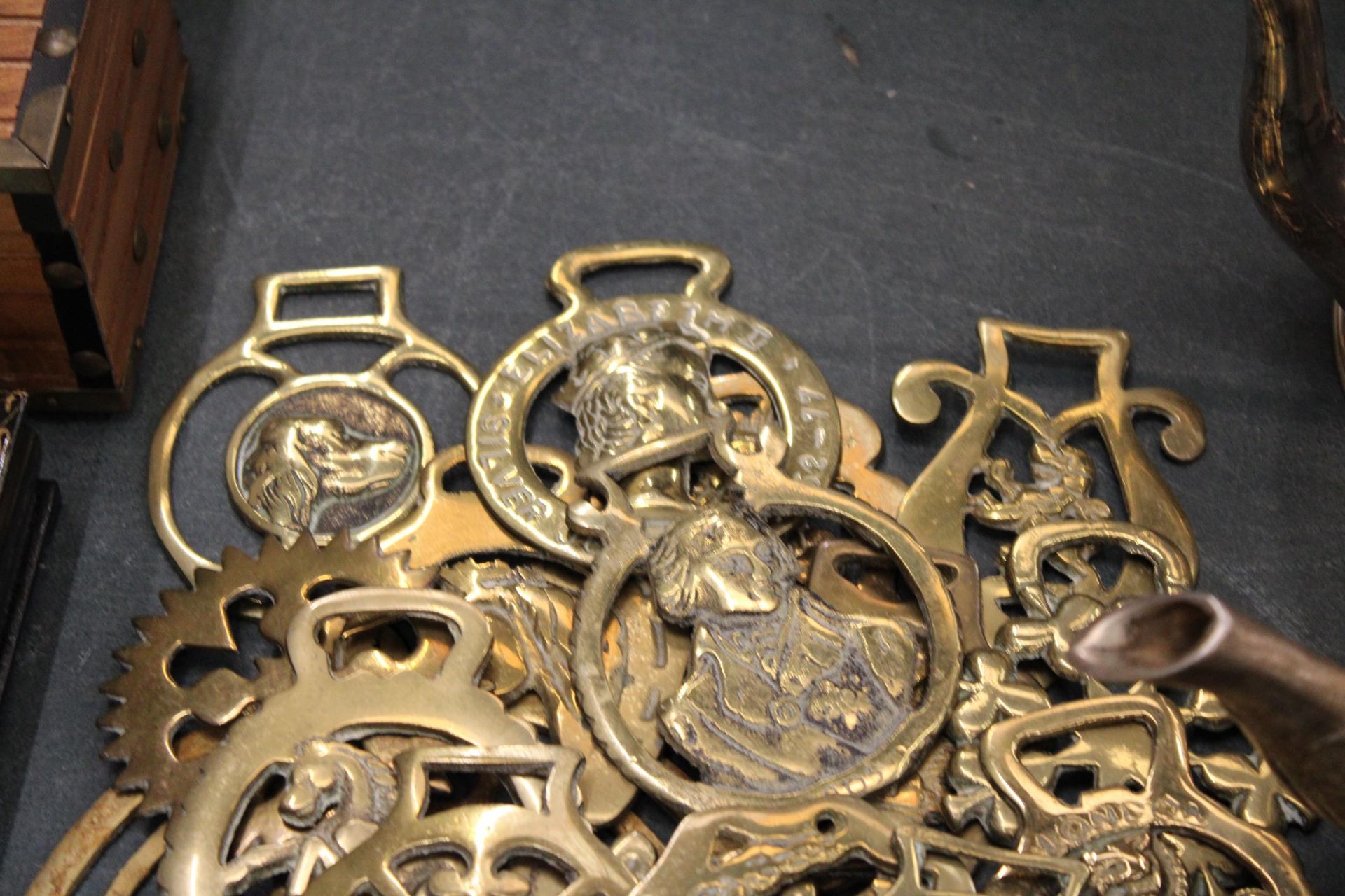 A LARGE COLLECTIONOF HORSE BRASSES - Image 2 of 5