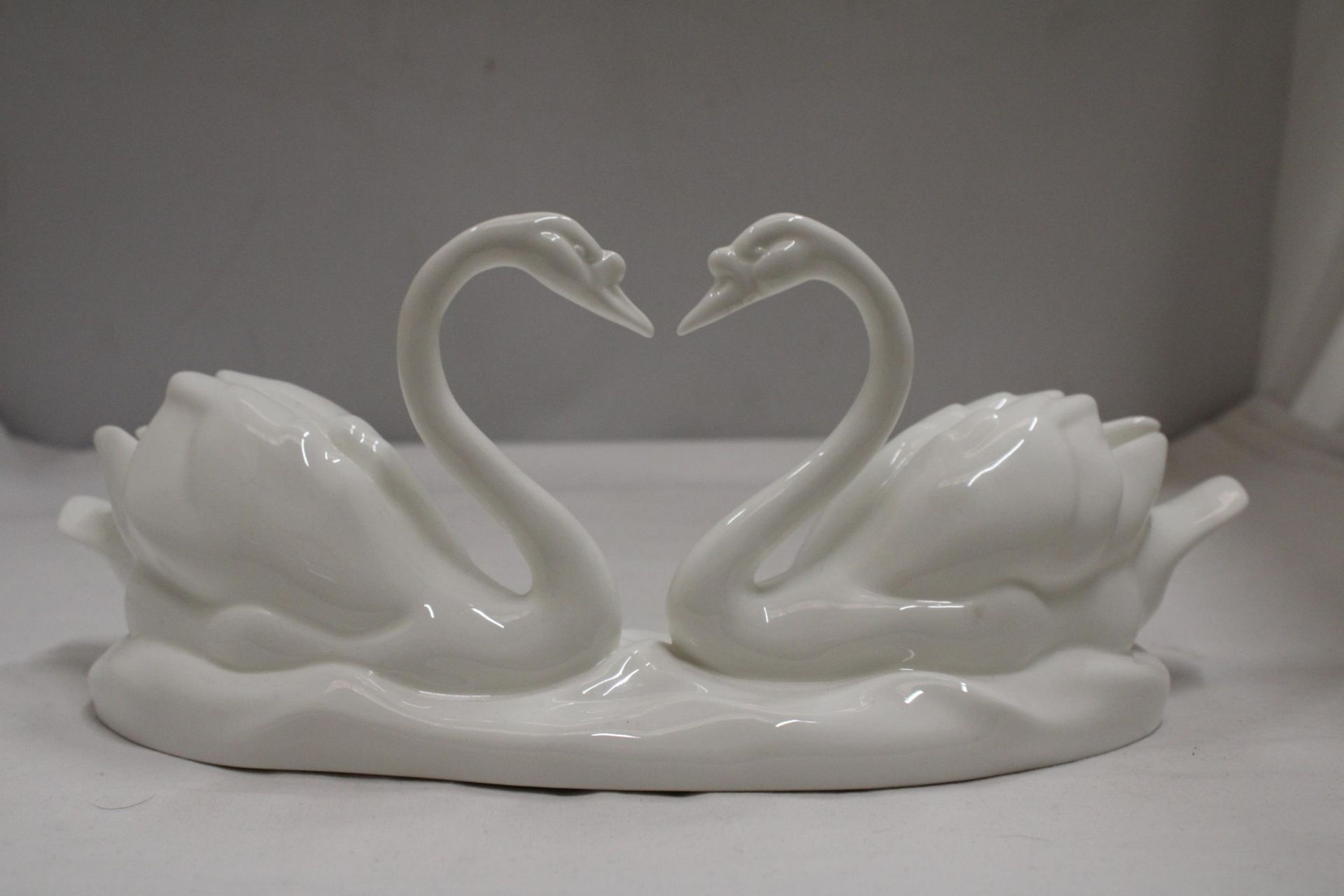 A ROYAL DOULTON IMAGES OF NATURE FIGURE "ENDLESS LOVE" HN 4440