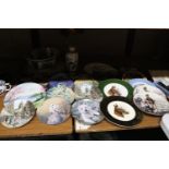 A COLLECTION OF TWENTY CABINET PLATES, PLUS A LARGE ORIENTAL STYLE BOWL SND VASE