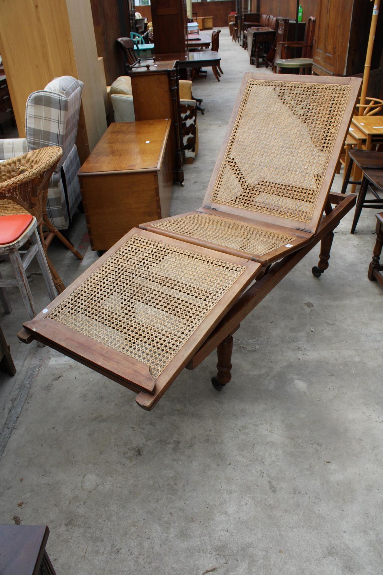 A LATE VICTORIAN HARDWOOD FOLDING DAY BED ON TURNED LEGS WITH SPLIT CANE SEATS/BACK - Image 3 of 7