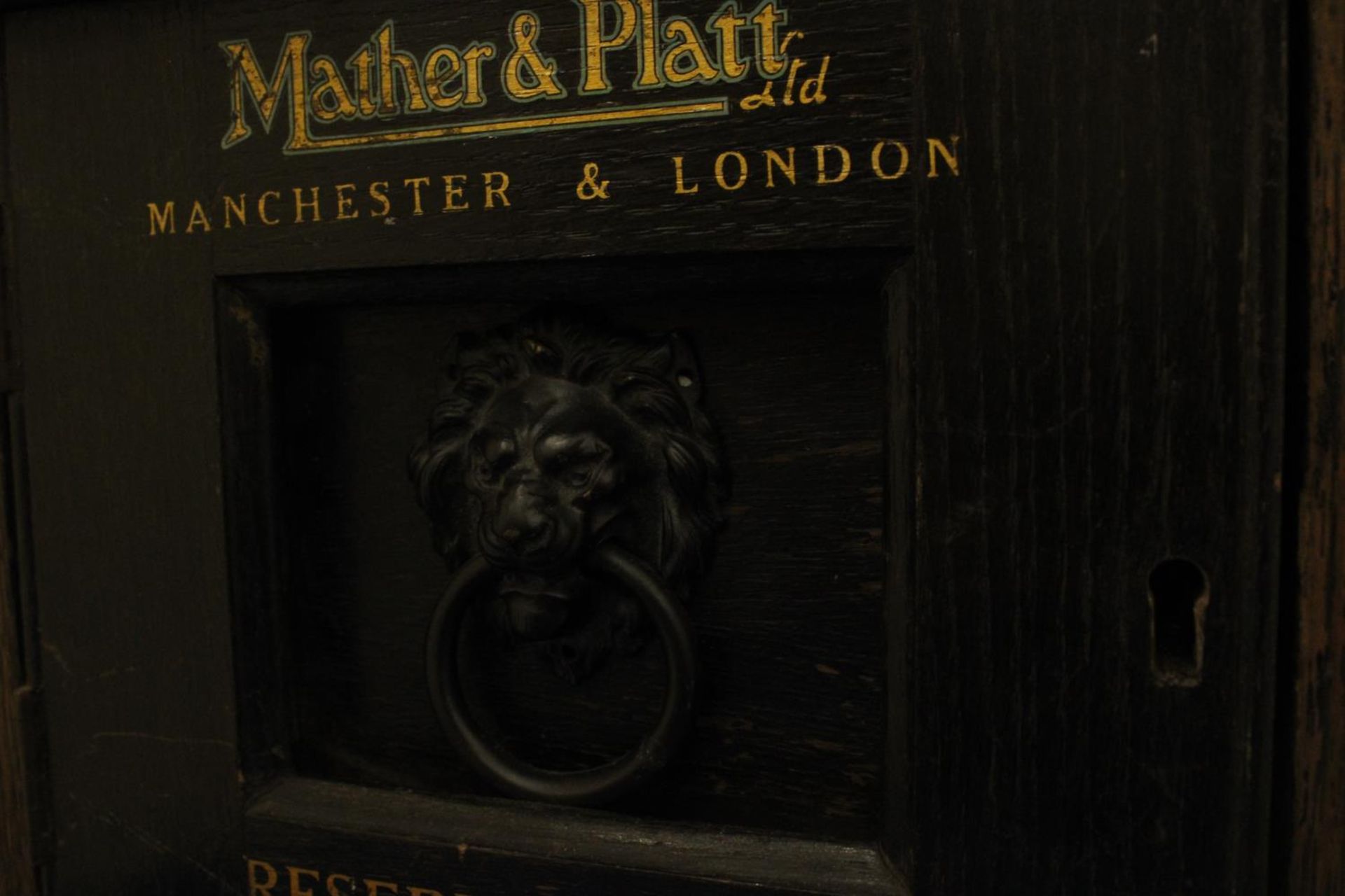 A VINTAGE MATHER AND PLATT MANCHESTER AND LONDON STORAGE BOX FOR RESERVE SUPPLY OF AUTOMATIC - Image 4 of 4