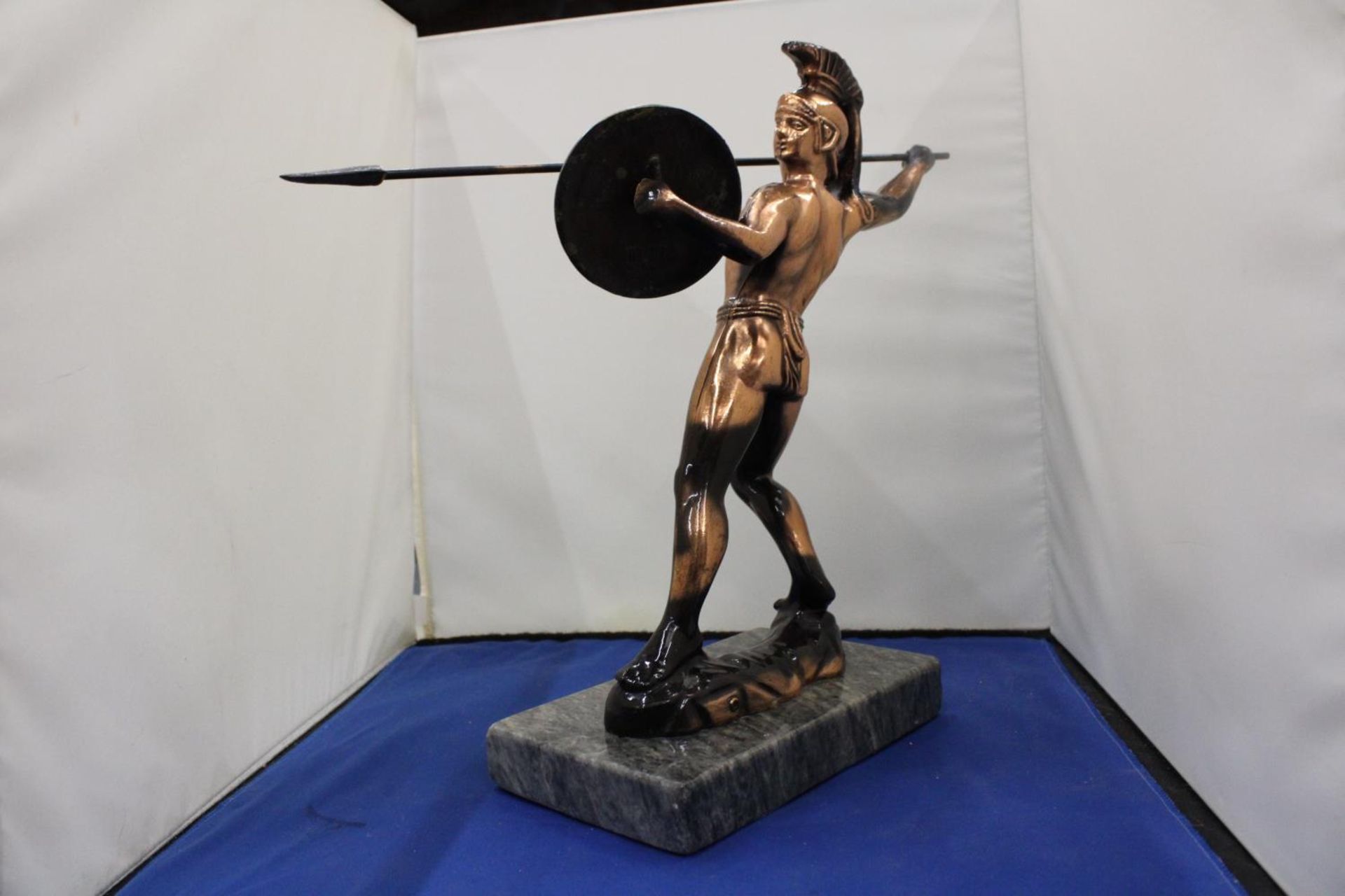 A MODEL OF LEONIDAS OF SPARTA ON A MARBLE BASE 13" HIGH - Image 3 of 4