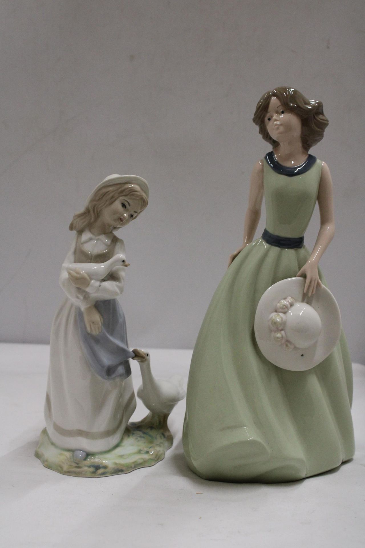 TWO SPANISH LADY FIGURES - TENGRA A GIRL WITH GEESE AND A NADEL FIGURE GIRL HOLDING A HAT - Image 2 of 6