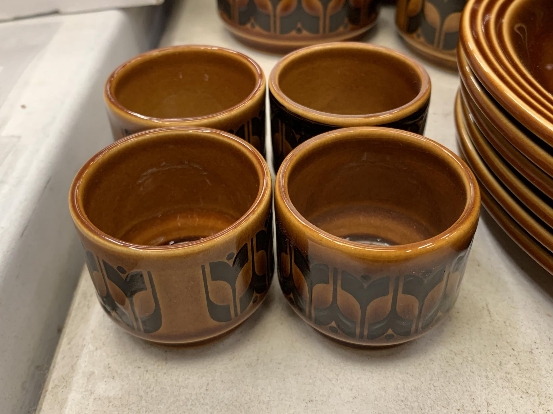 SIXTY PIECES OF VINTAGE HORNSEA POTTERY 'HEIRLOOM' TO INCLUDE VARIOUS SIZES OF PLATES, BOWLS, - Image 6 of 6