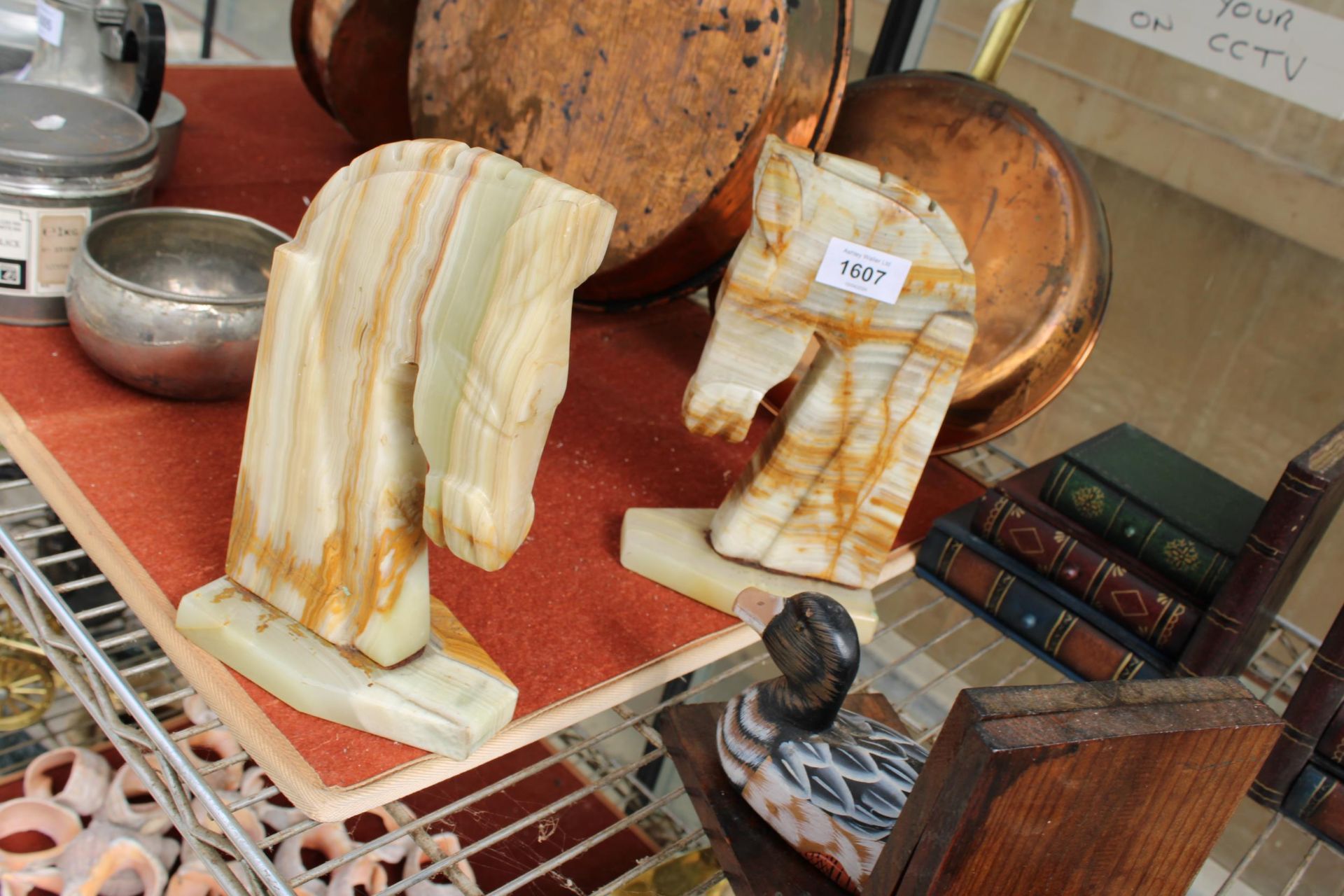 THREE PAIRS OF BOOK ENDS TO INCLUDE A PAIR OF MARBLE HORSES HEADS AND A PAIR OF DUCKS ETC - Image 4 of 4