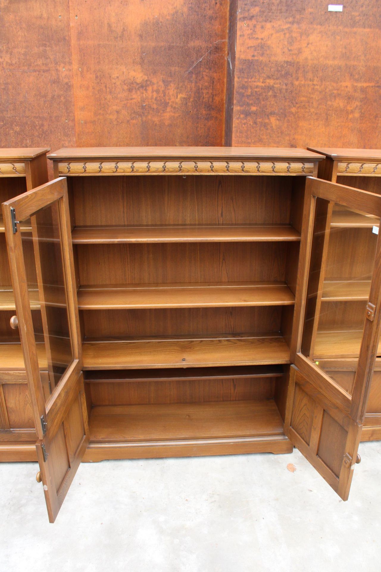 AN ERCOL BLONDE TWO DOOR BOOKCASE WITH CUPBOARD TO BASE 39.5" WIDE - Image 3 of 3