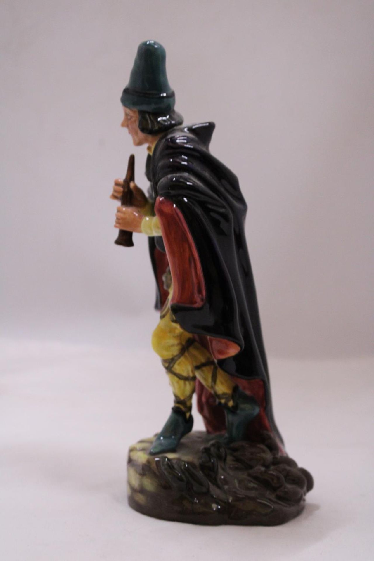 ROYAL DOULTON "THE PIED PIPER" FIGURINE HN 2102 COPR 1952 - Bild 2 aus 4