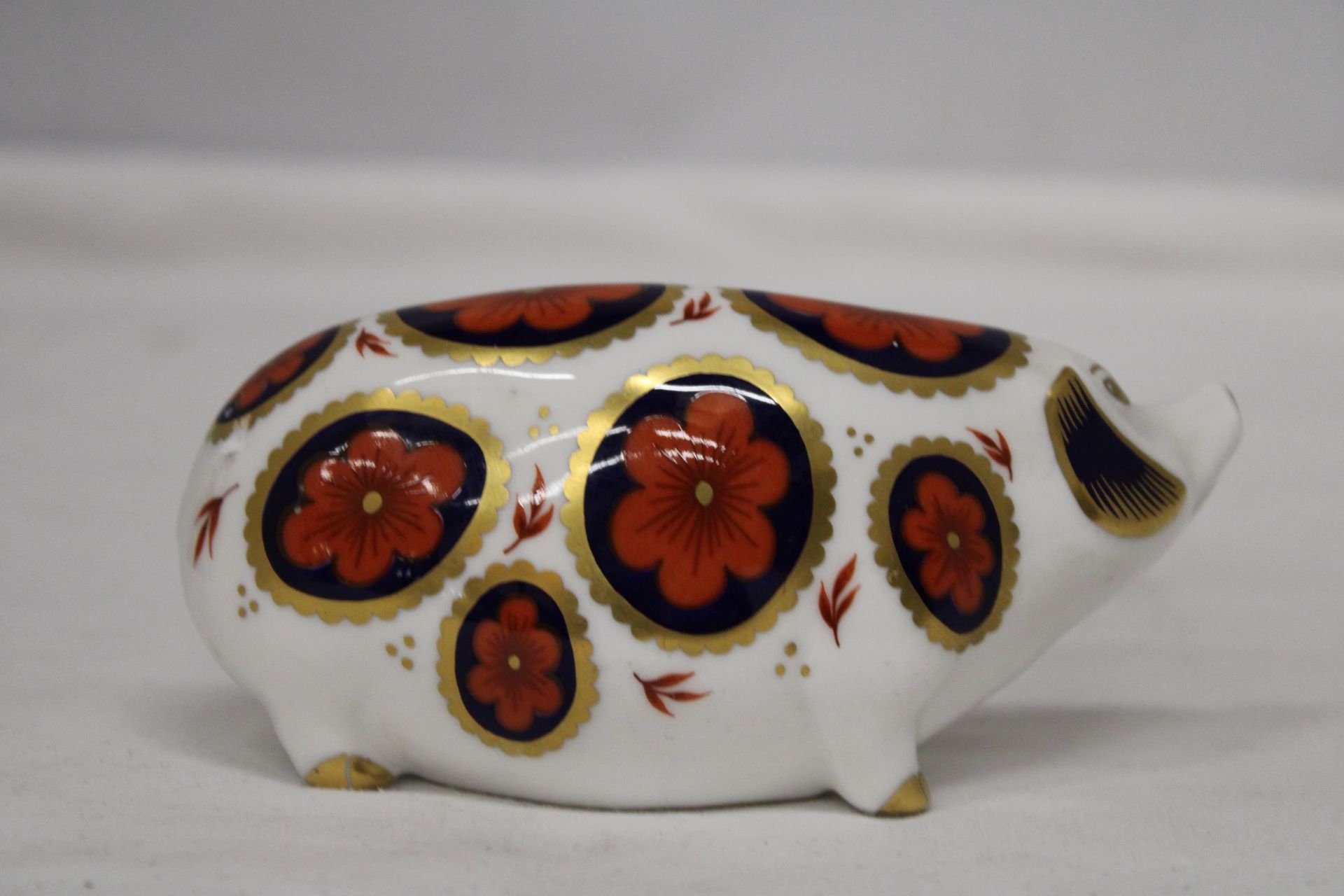 A ROYAL CROWN DERBY PIG (SECONDS) - Image 3 of 5