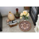 AN ASSORTMENT OF ITEMS TO INCLUDE VASES AND A PLATE ETC