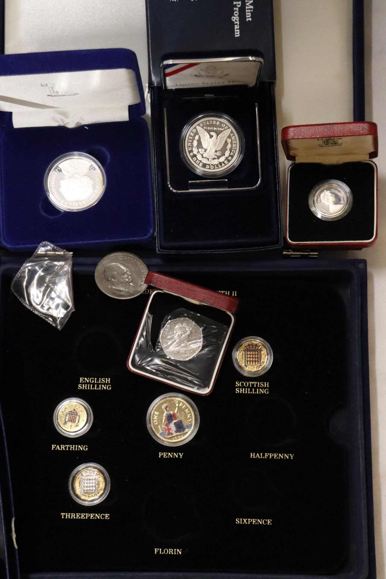 A SELECTION OF US AND UK COINS (DECIMAL AND PRE-DECIMAL INCLUDING A NUMBER IN CASES - Image 2 of 5