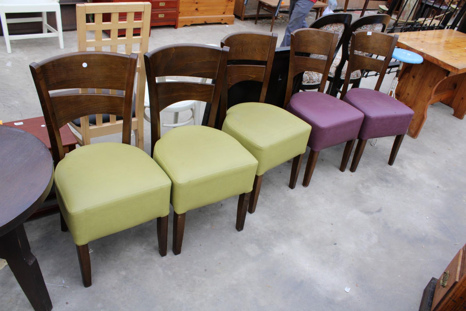A SET OF FIVE MODERN GEOMETRIC FURNITURE DINING CHAIRS WITH FAUX LEATHER STRAP