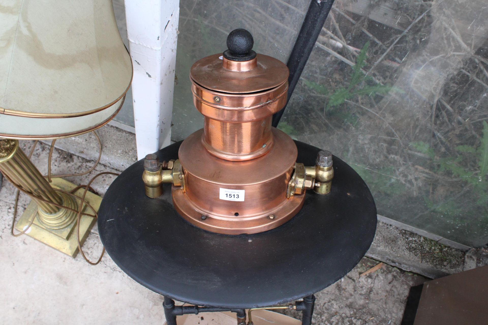 A LARGE VINTAGE COPPER AND CAST IRON GAS POWERED LAMP POST LIGHT FITTING - Image 5 of 6