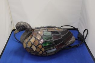 A TIFFANY STYLE LAMP IN THE FORM OF A DUCK (A/F SEE PHOTO)