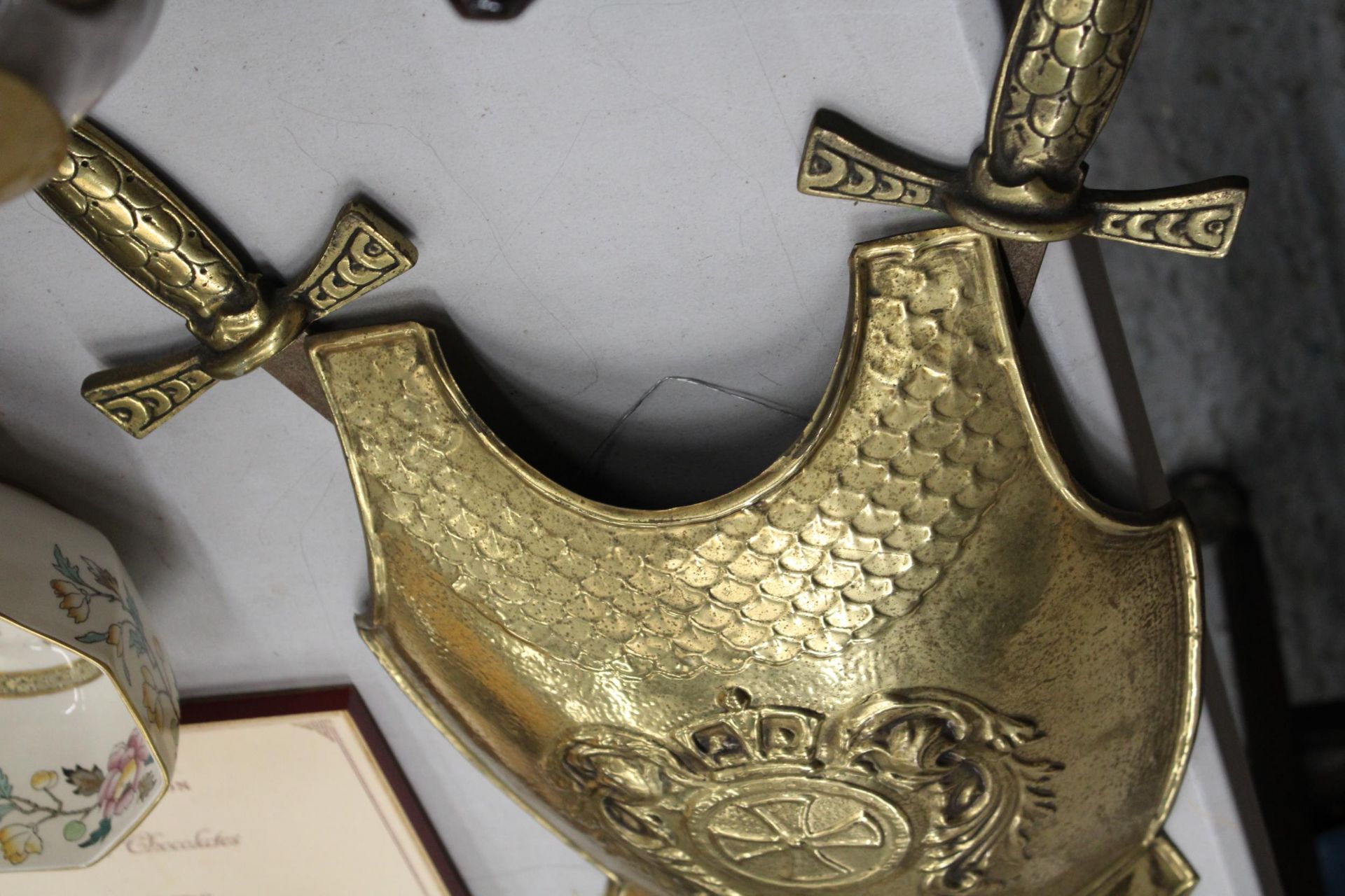 A LARGE BRASS, SHIELD AND SWORDS, PLAQUE - Image 6 of 6