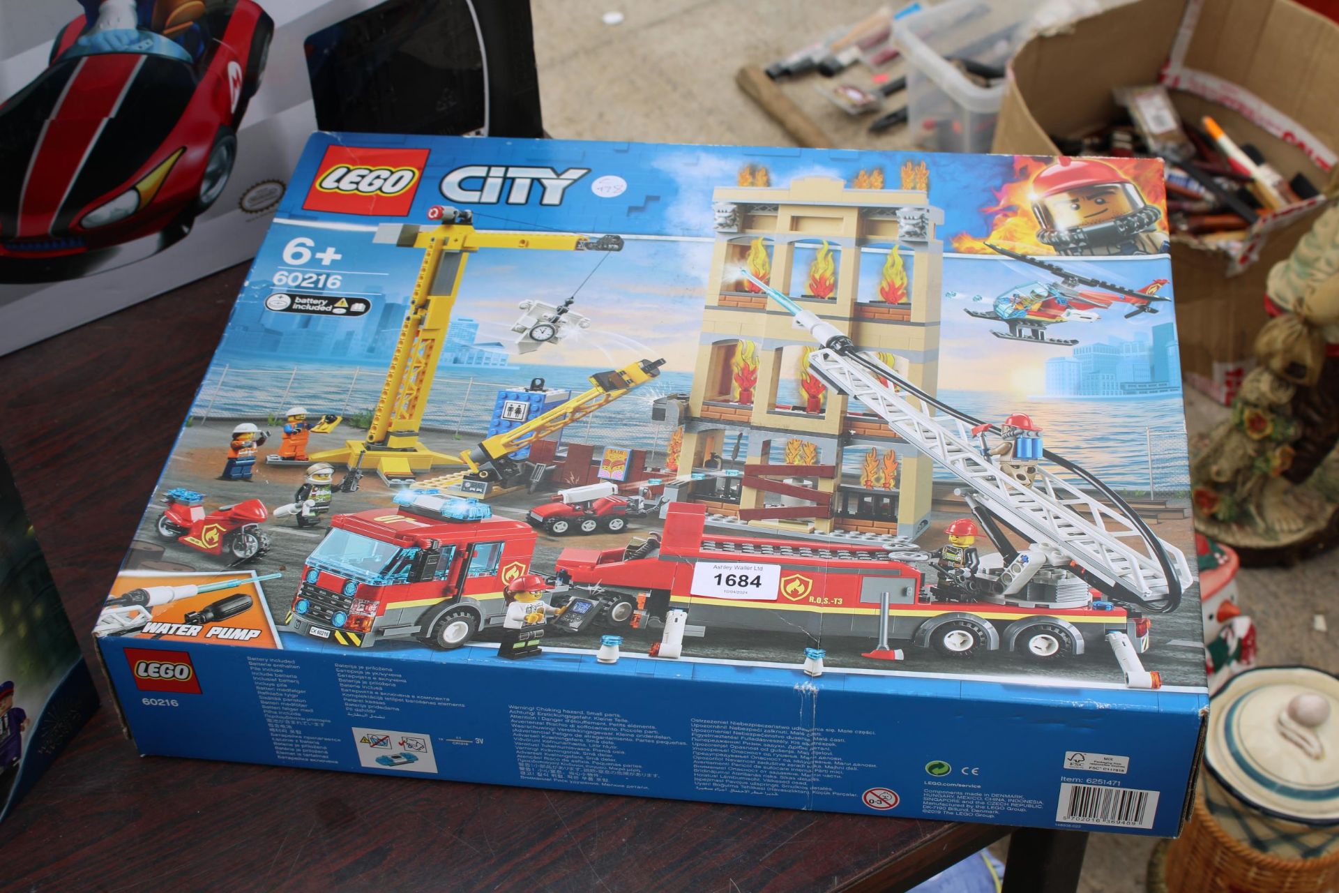 AN ASSORTMENT OF TOYS TO INCLUDE A BOXED LEGO CITY SET, A HARRY POTTER LEGO NIGHT BUS AND A - Image 4 of 7