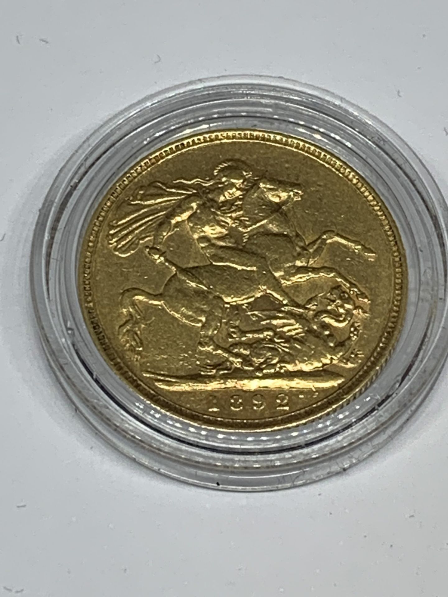 AN 1892 GOLD SOVEREIGN QUEEN VICTORIA JUBILEE HEAD