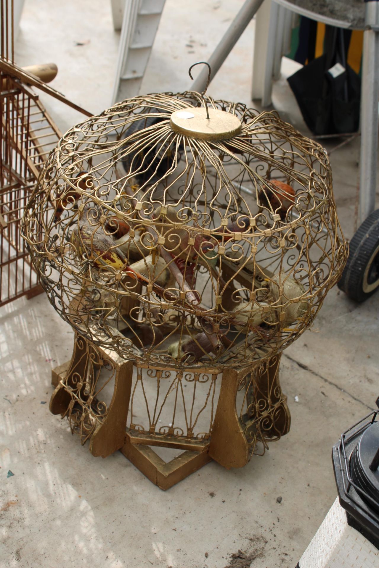 FOUR VARIOUS DECORATIVE BIRD CAGES - Image 3 of 5