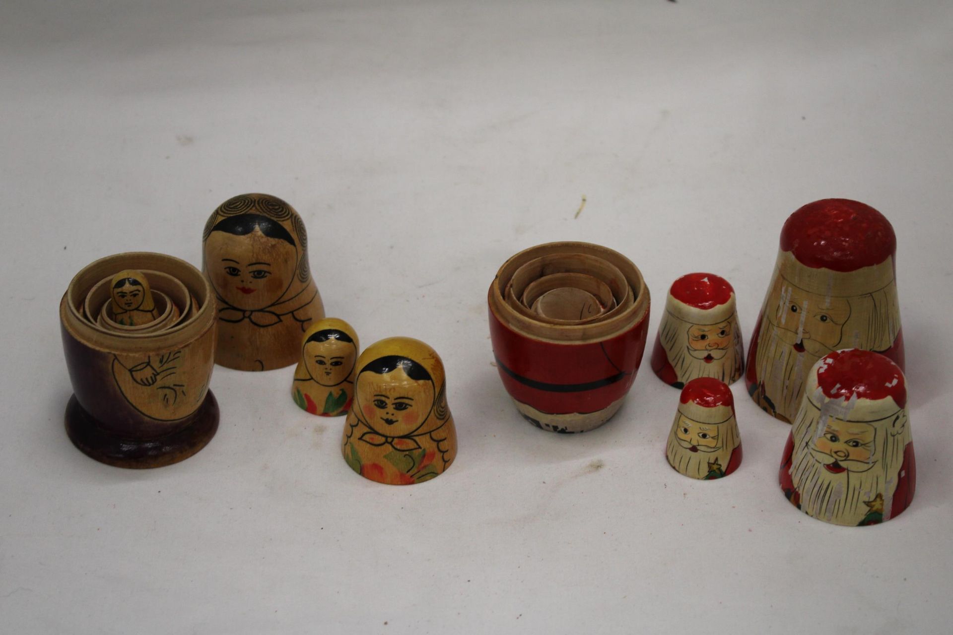 A RUSSIAN NESTING DOLL AND FATHER CHRISTMAS - Bild 5 aus 5