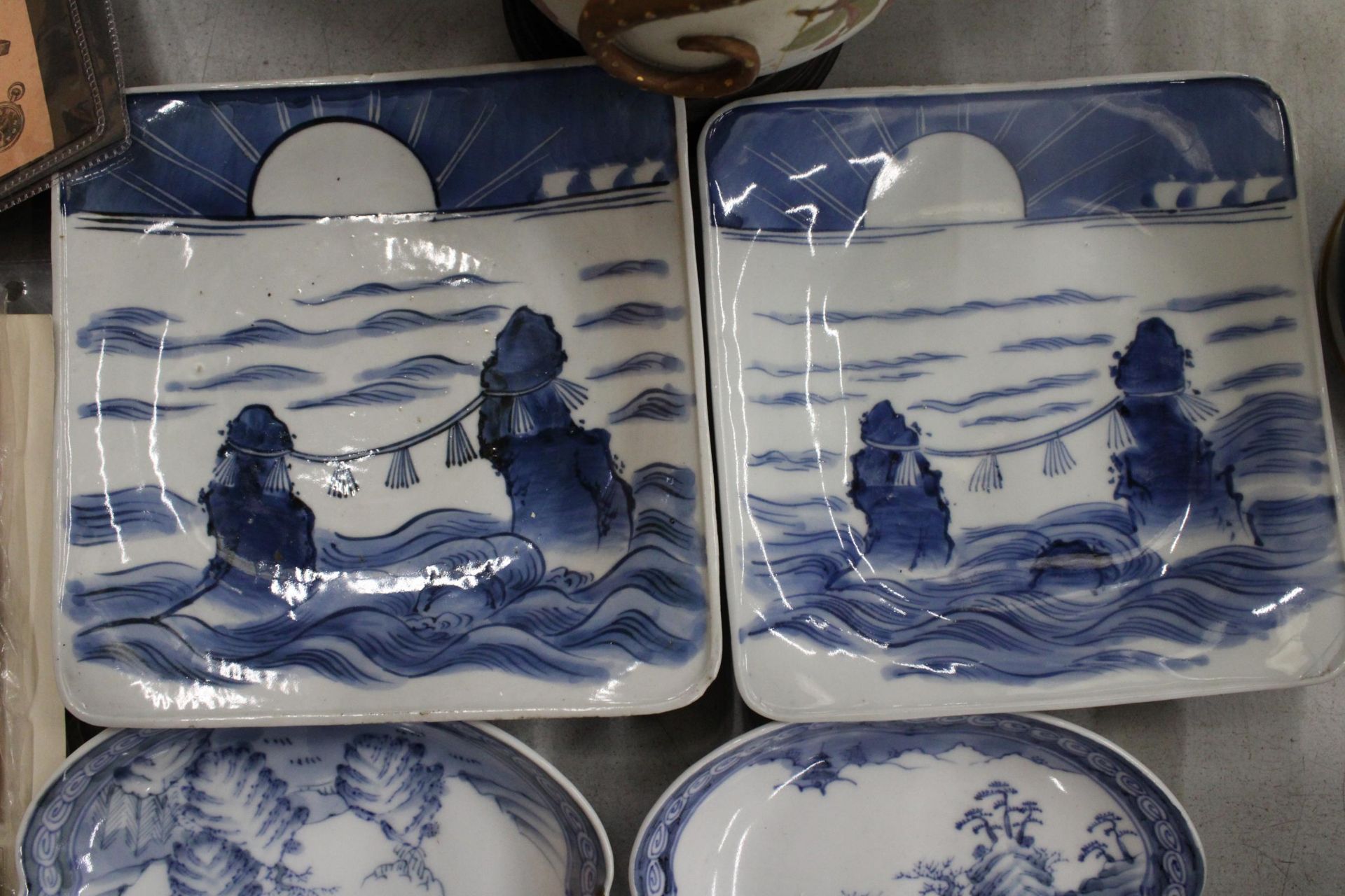 SIX ORIENTAL BLUE AND WHITE PLATES/BOWLS - Image 4 of 6