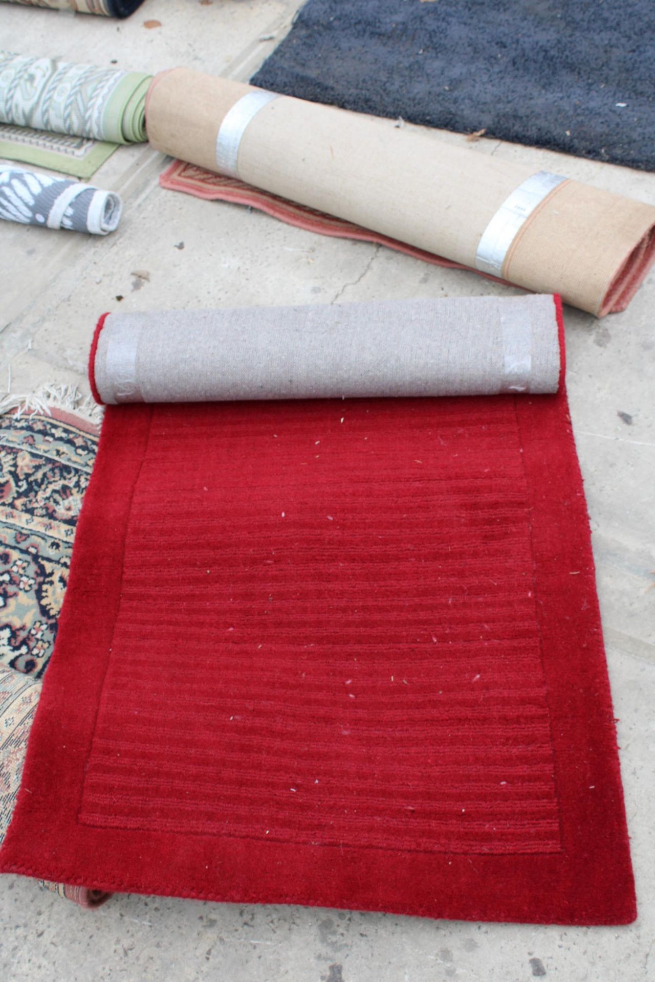 TWO SMALL RUGS - Image 2 of 5