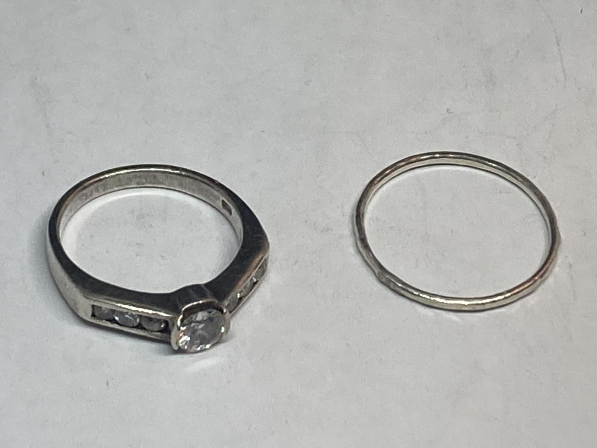 FIVE SILVER RINGS - Image 3 of 3