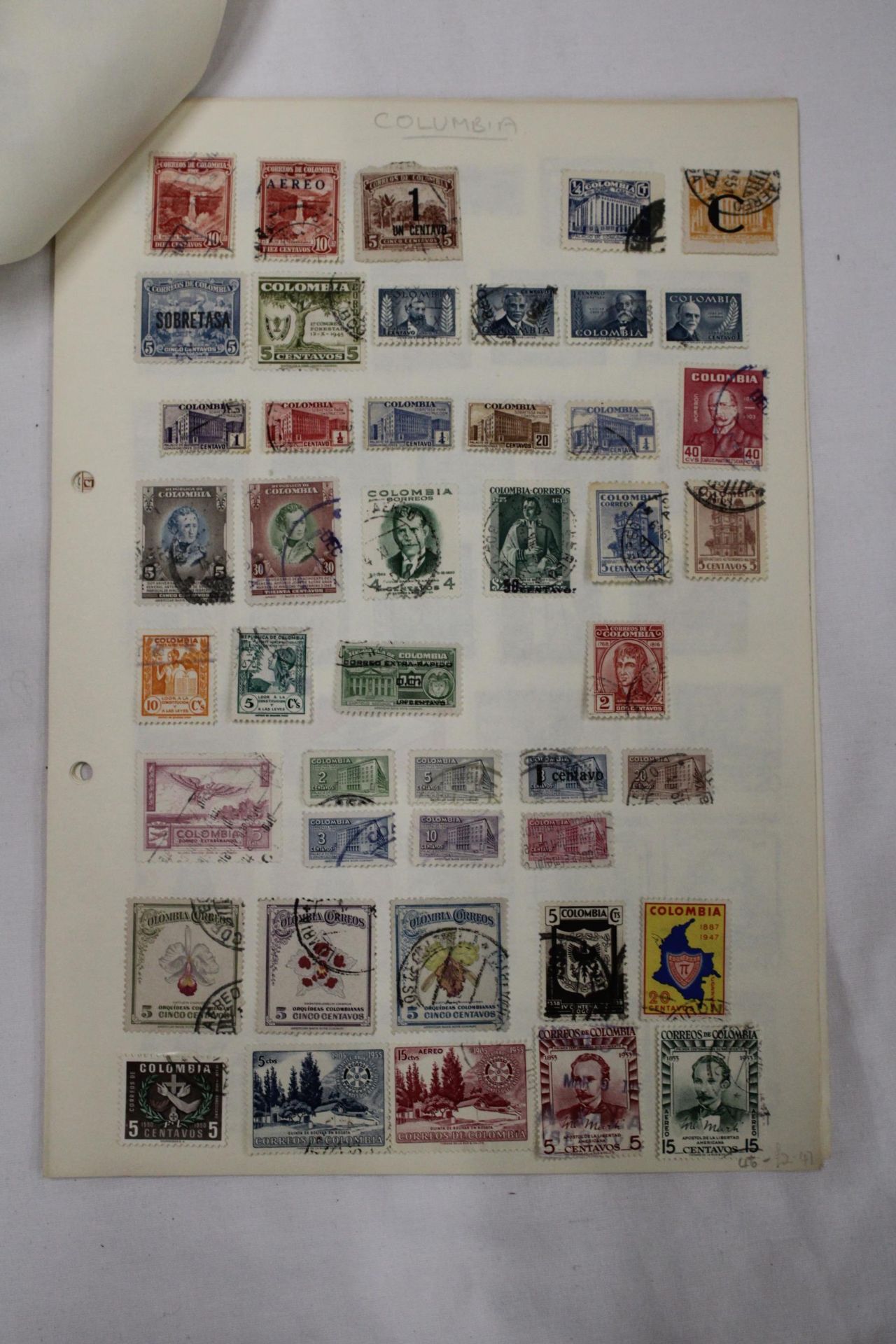 A QUANTITY OF COLUMBIAN STAMPS