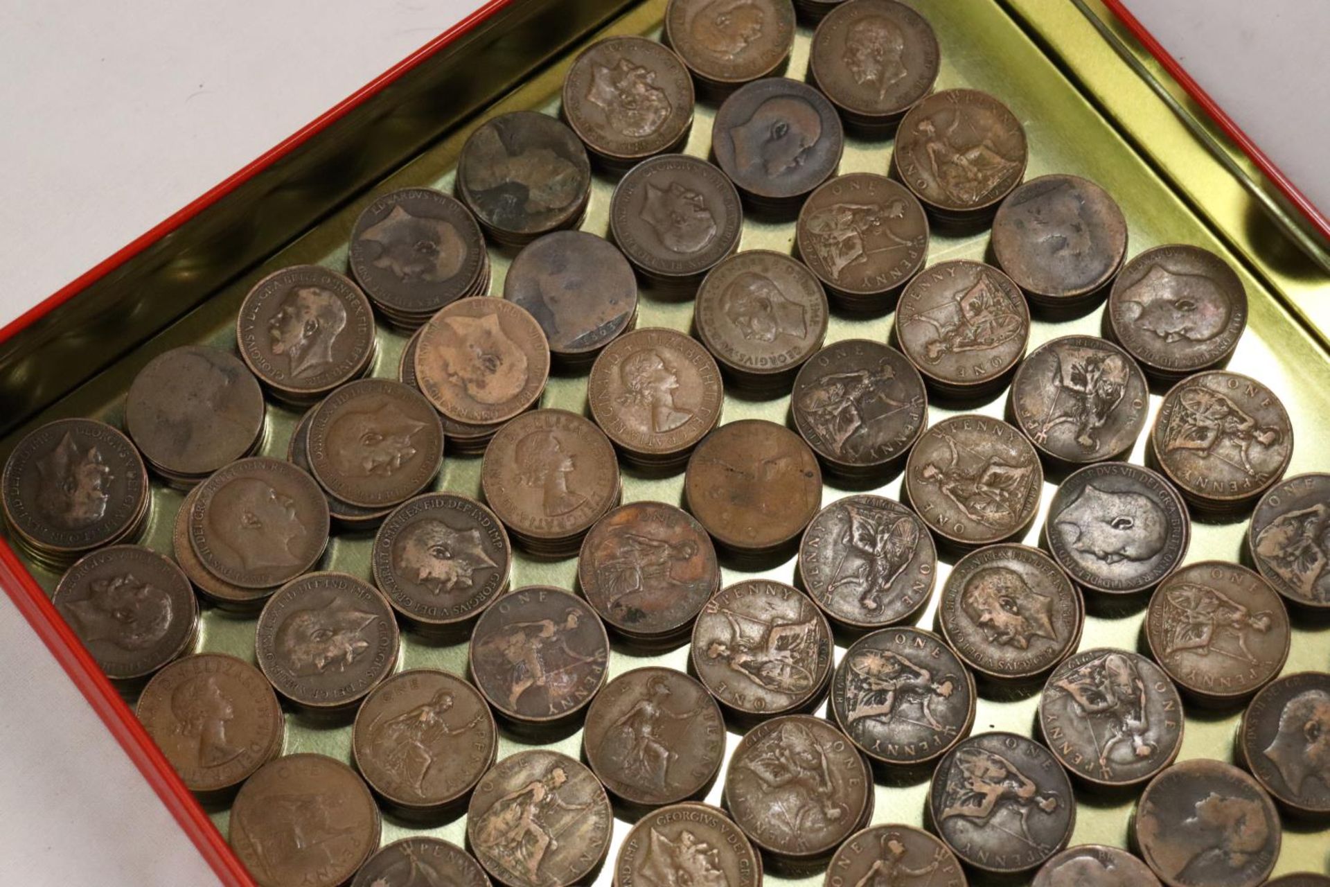 APPROXIMATELY 530 PRE-DECIMAL BRITISH ONE PENNY COINS DATING FROM 1861 TO THE 1960'S - Image 3 of 5