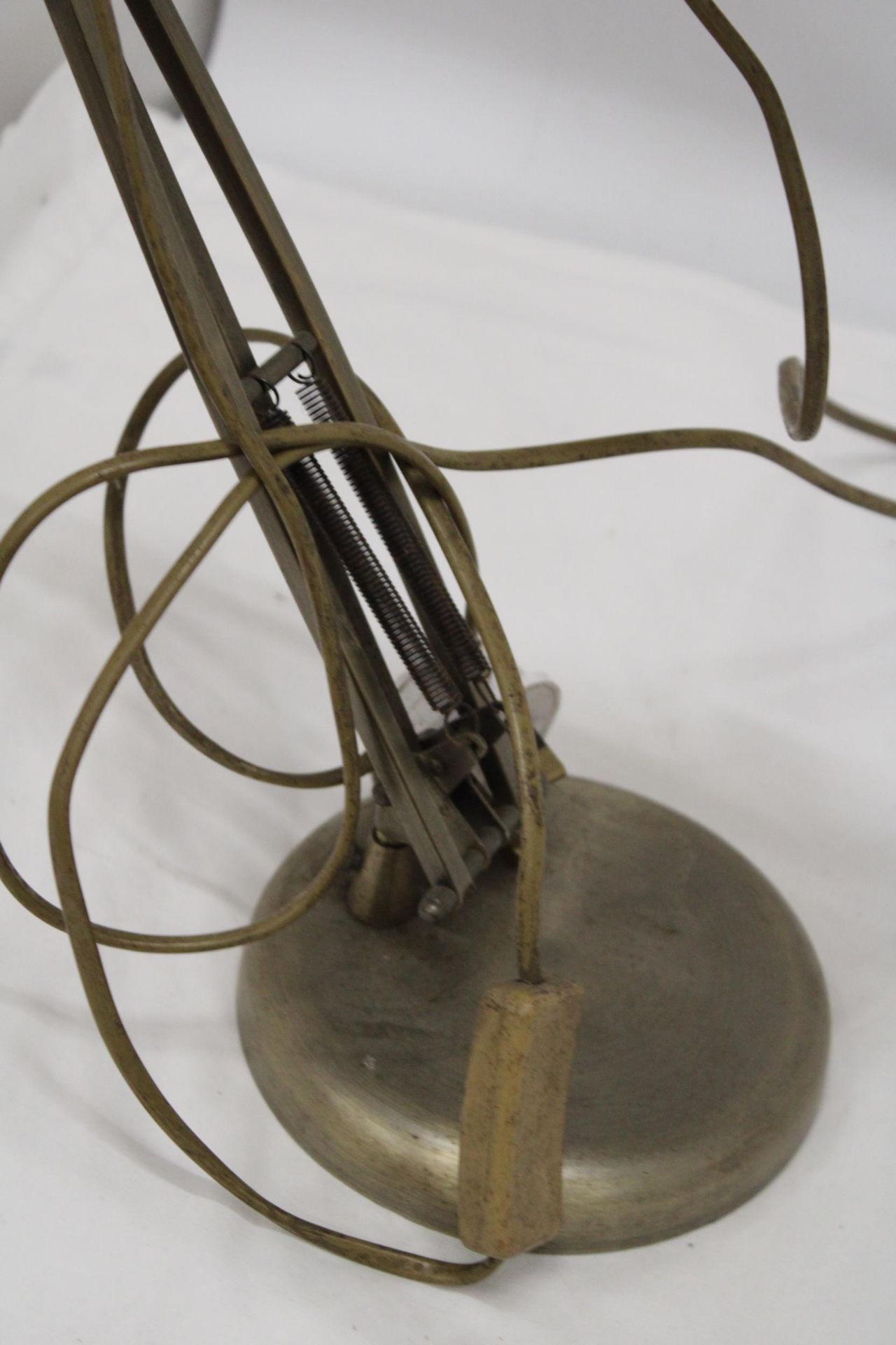 A VINTAGE METAL ANGLEPOISE LAMP - Image 4 of 6