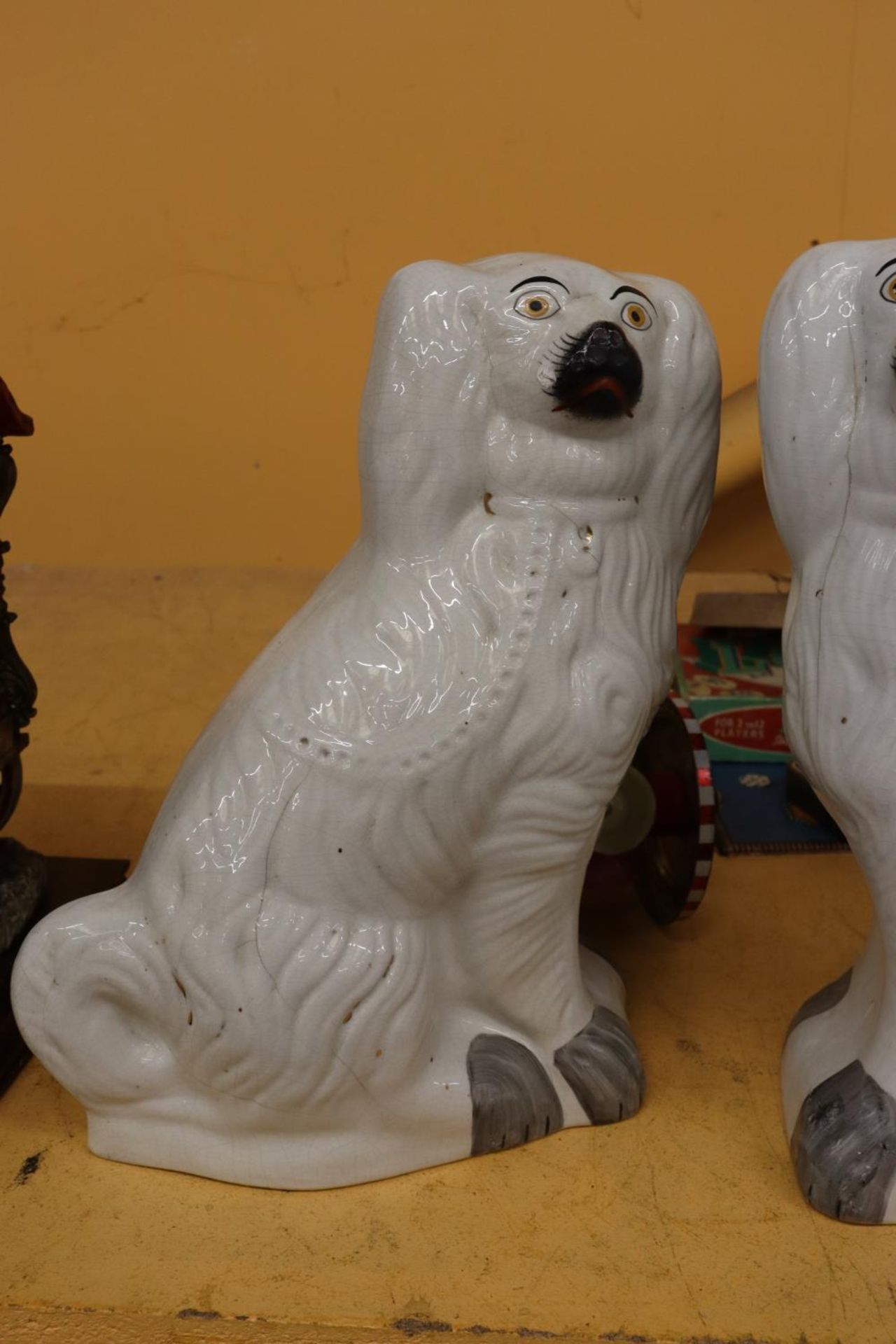 A LARGE PAIR OF STAFFORDSHIRE STYLE SPANIELS, HEIGHT 36CM - Image 3 of 5