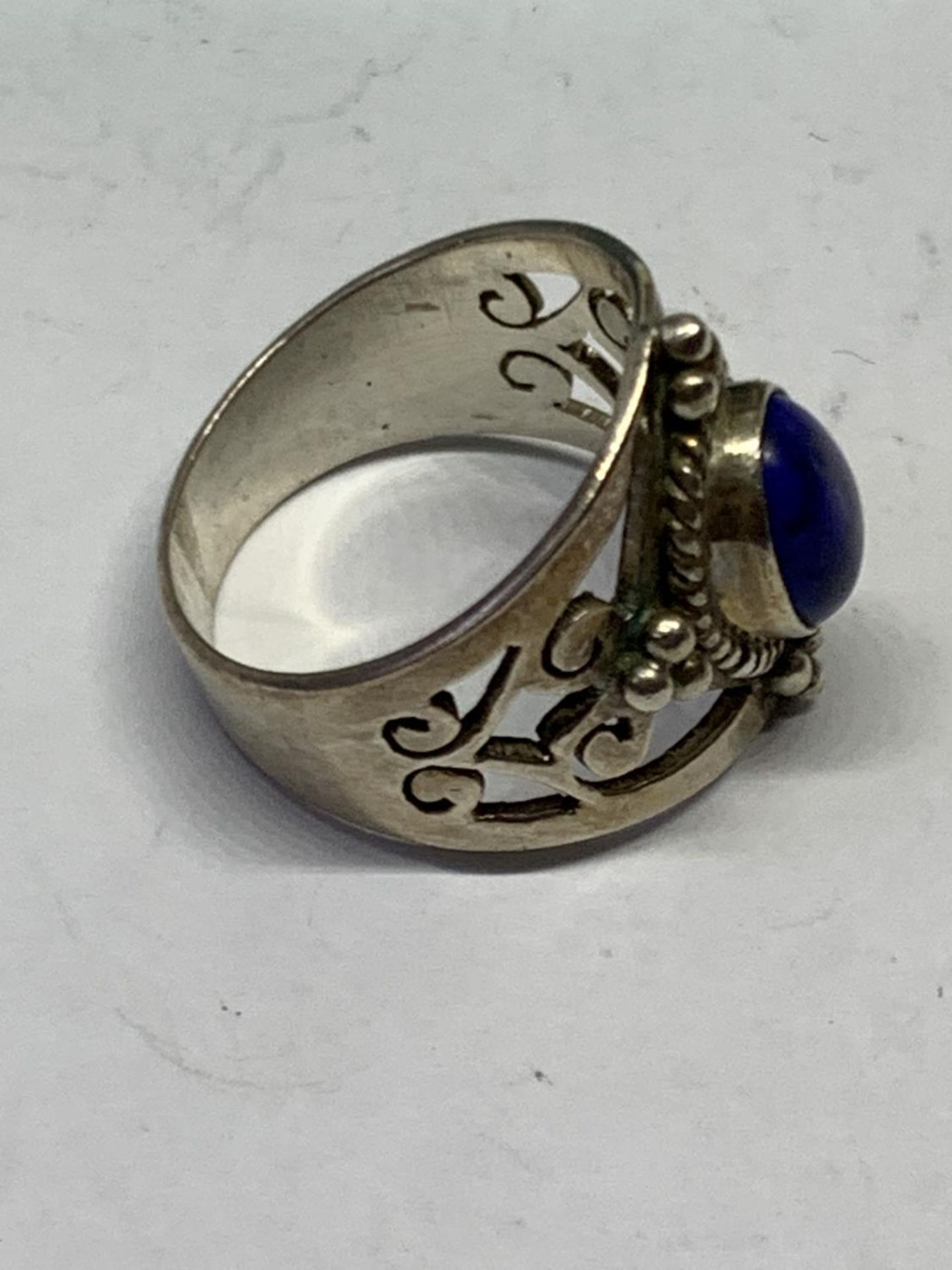 A BOXED SILVER PURPLE STONE RING - Image 3 of 3