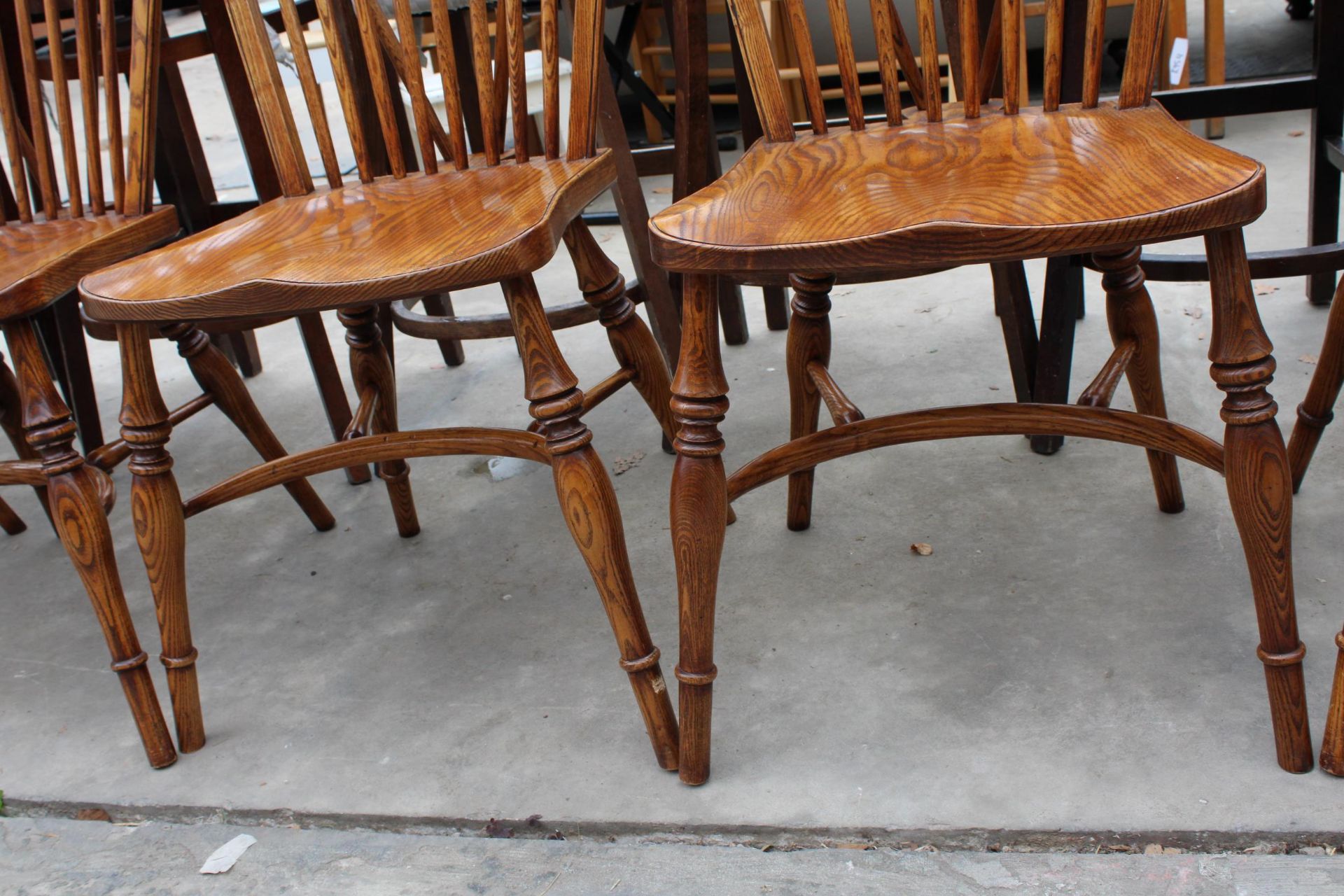 A SET OF EIGHT ELM R.W.F.CO WINDSOR STYLE DINING CHAIRS WITH STICK BACKS AND CRINOLINE BOWS - Image 7 of 9