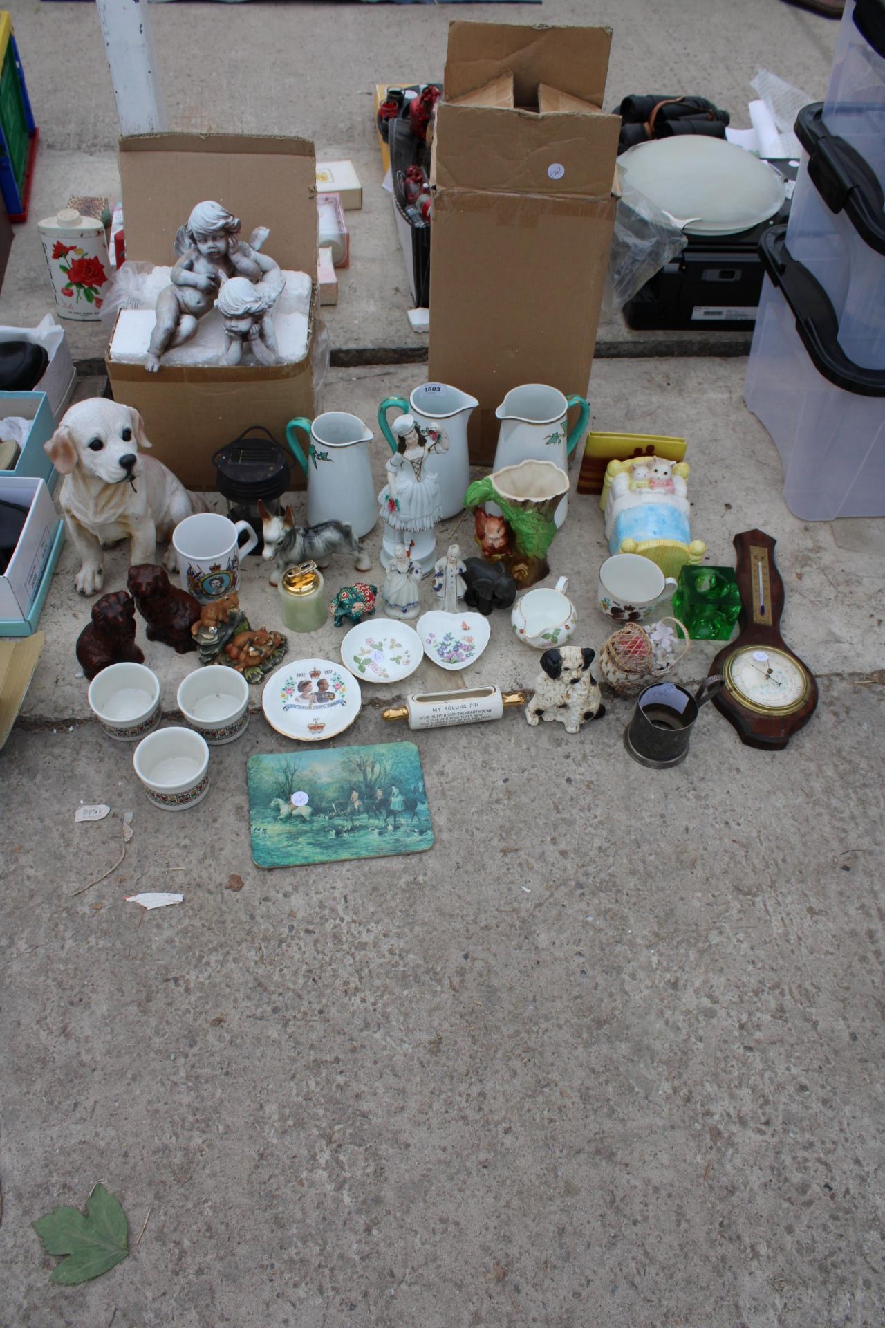 AN ASSORTMENT OF ITEMS TO INCLUDE CERAMIC JUGS, TRINKETS AND A BAROMETER ETC