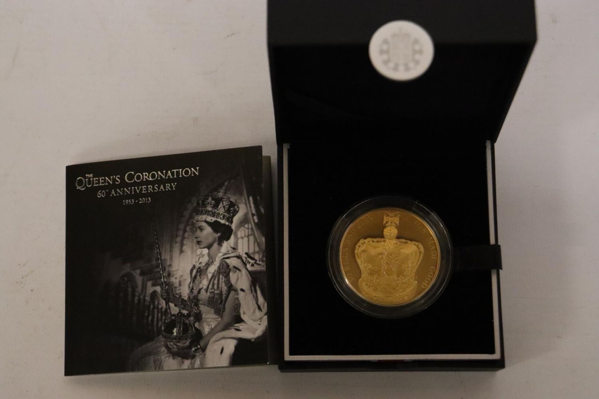 THE ROYAL MINT 2013 .925 AG PLATED WITH FINE GOLD . WEIGHT IS 28.28 GRMS THE 60TH ANNIVERSARY OF THE