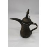 A VINTAGE EASTERN COFFEE POT, HEIGHT 30CM