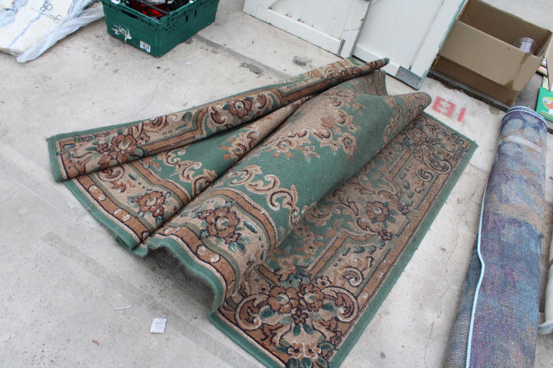 A GREEN PATTERNED RUG - Image 2 of 2