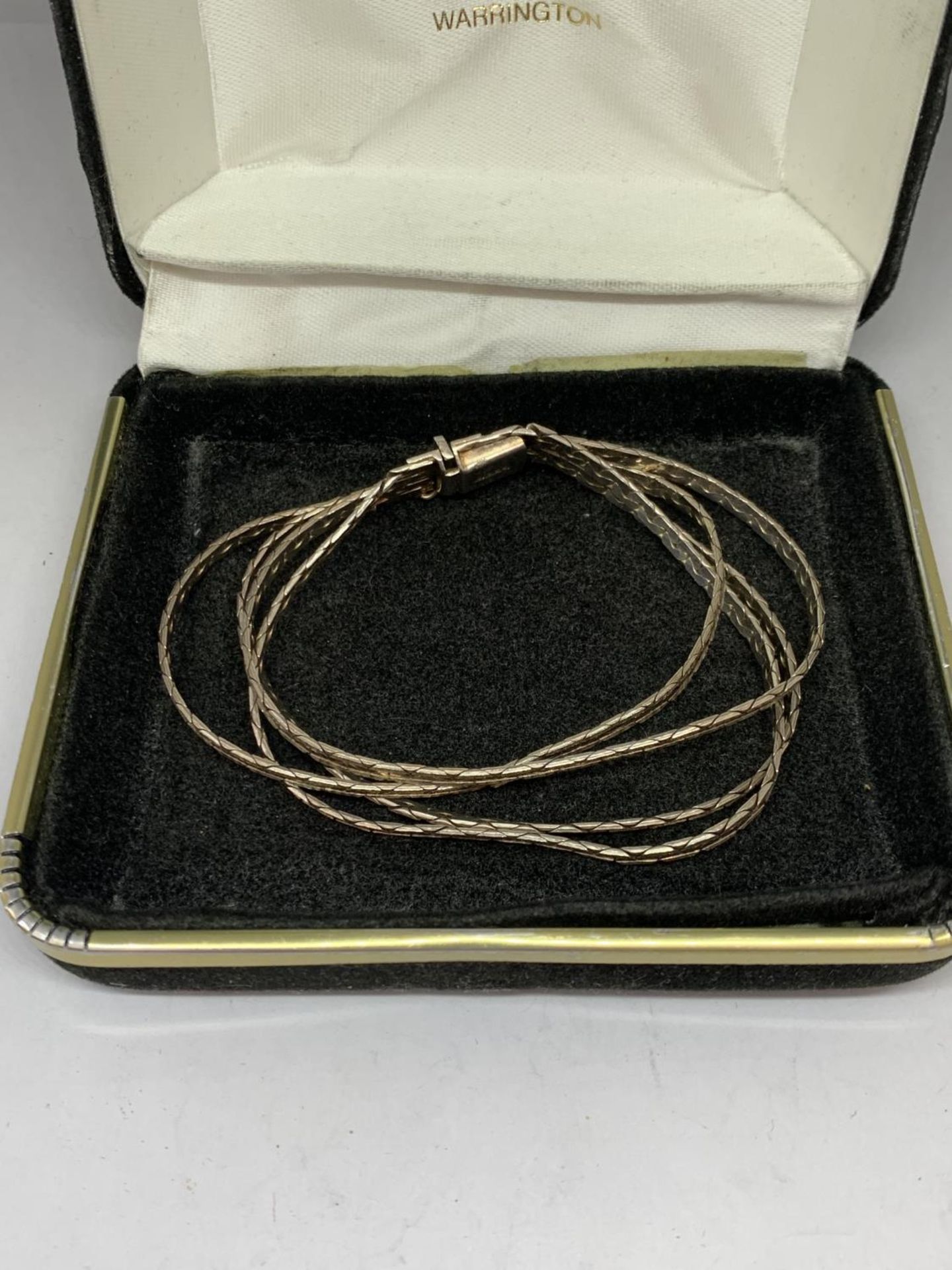 A SILVER STRAND BRACELET IN A PRESENTATION BOX